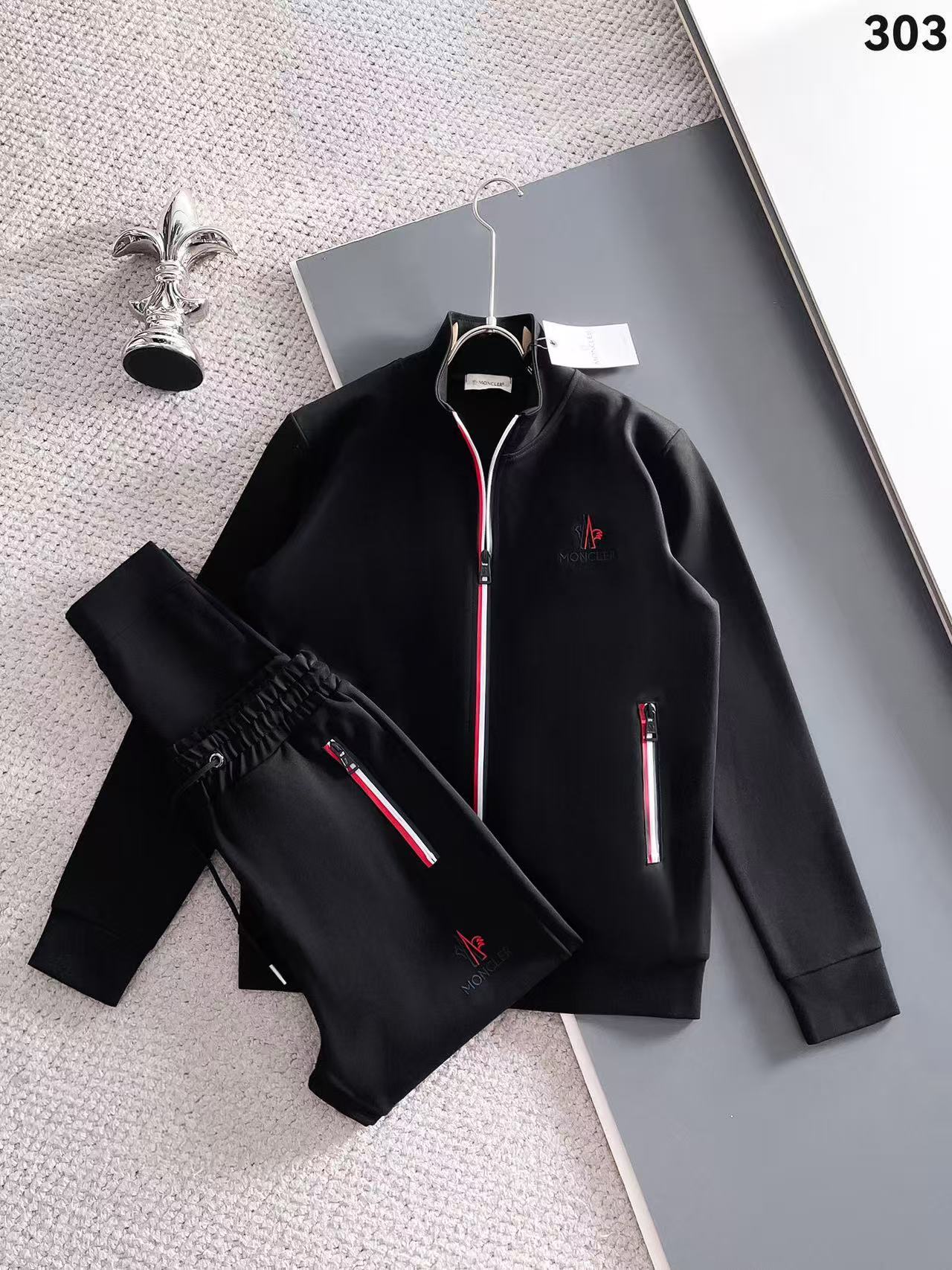 Moncler Hoodie — c9e98ec5 Angle 1
