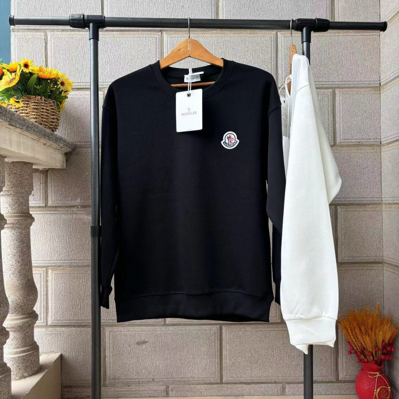 Moncler Hoodie — e5fd9419 Angle 1