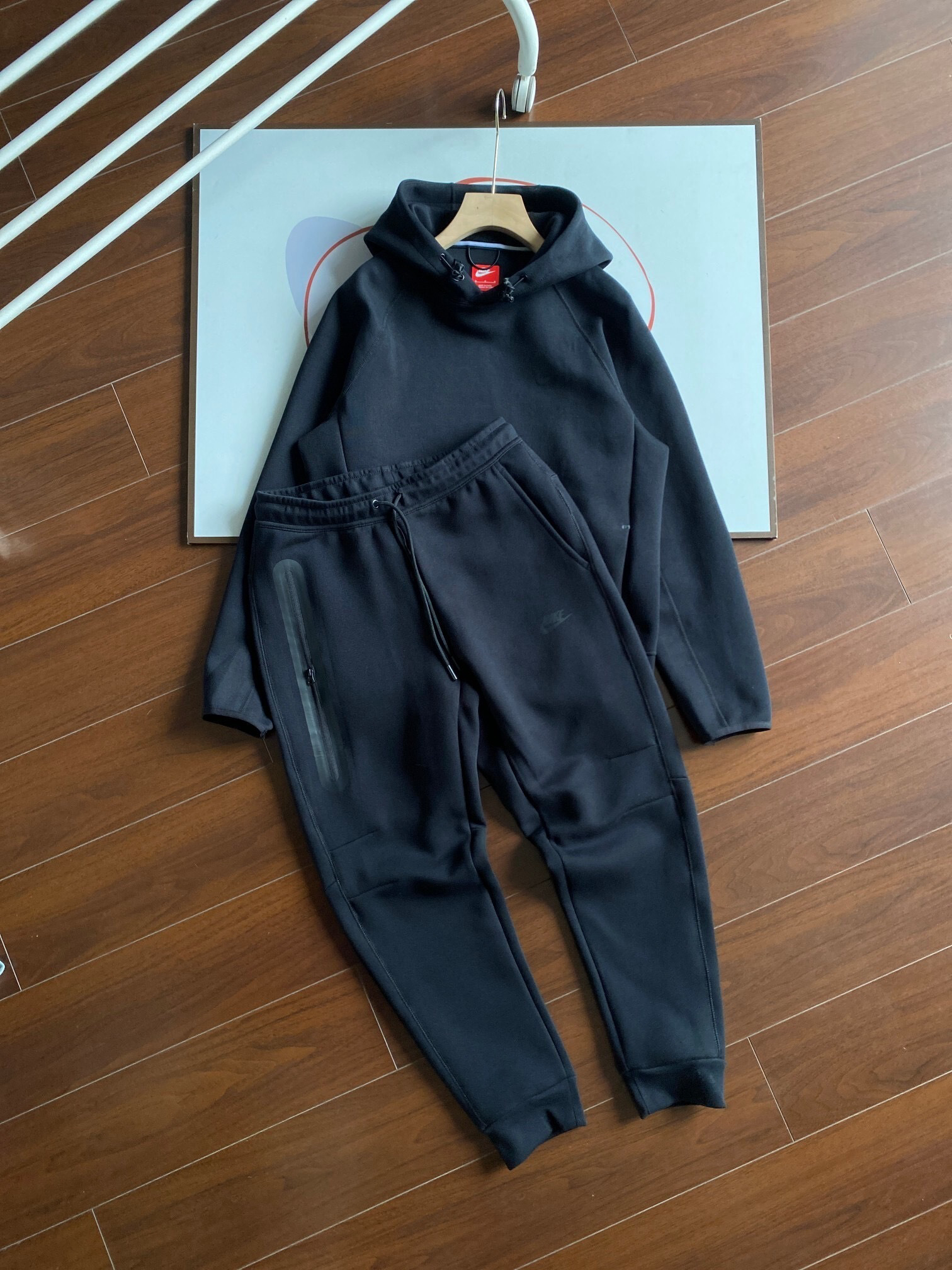 Nike Hoodie — 3aad7bd5 Angle 1