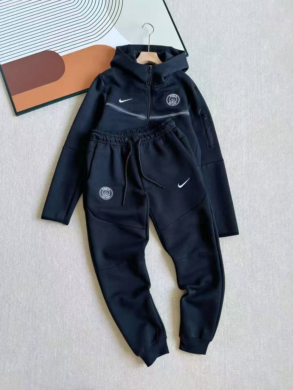 Nike Hoodie — 400a7b93 Angle 1
