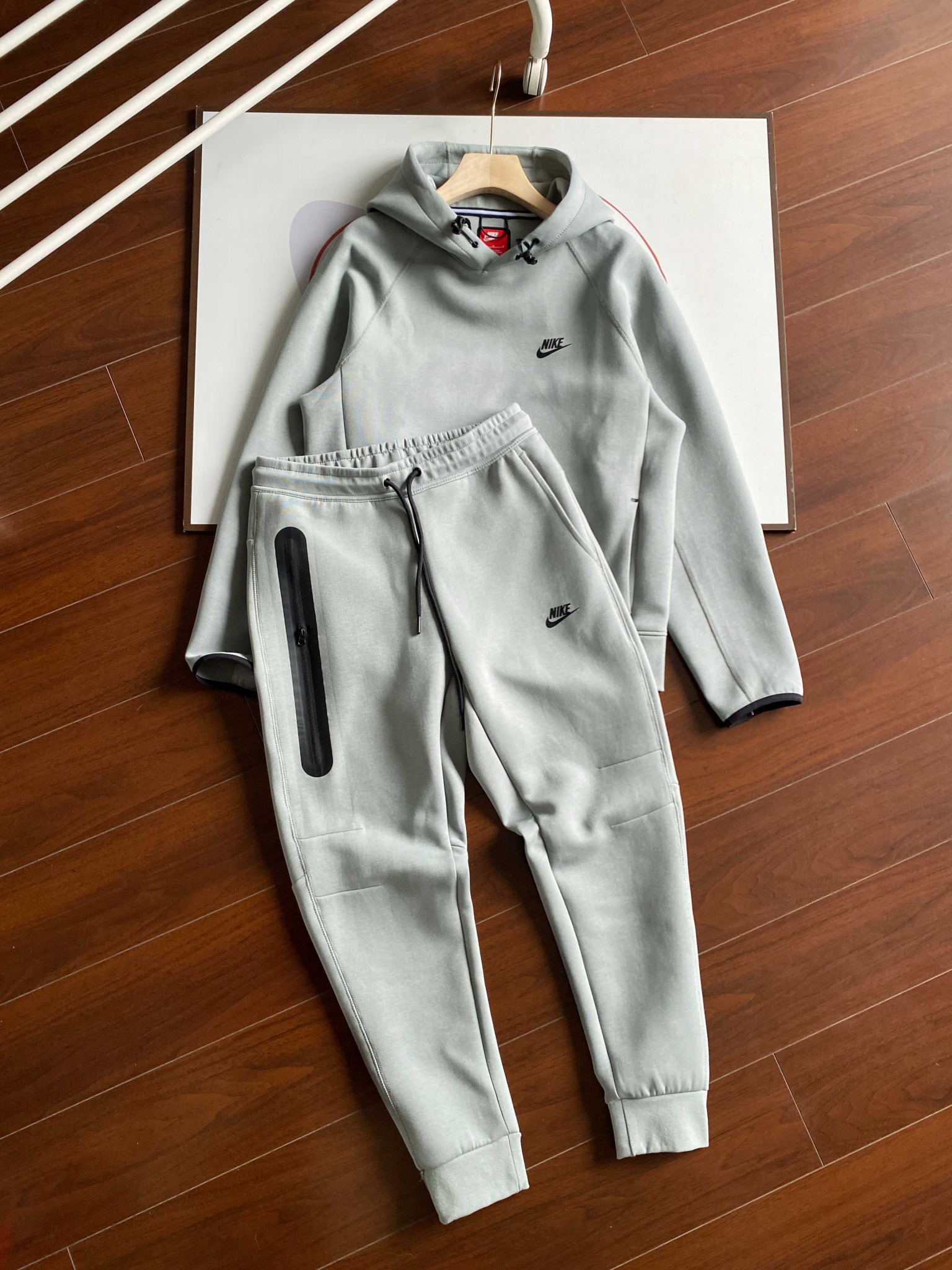 Nike Hoodie — 4461b39e Angle 1