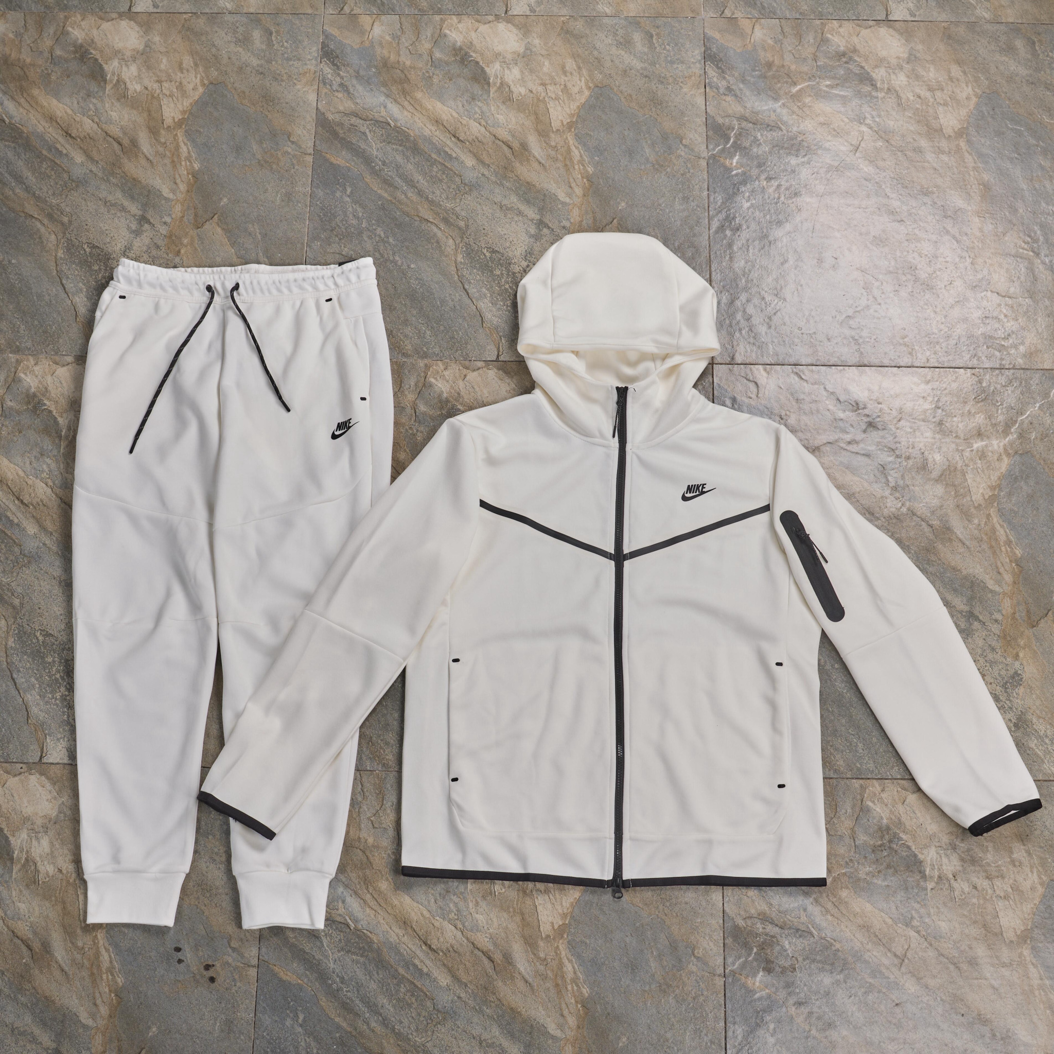 Nike Hoodie — 8b3eaa97 Angle 1