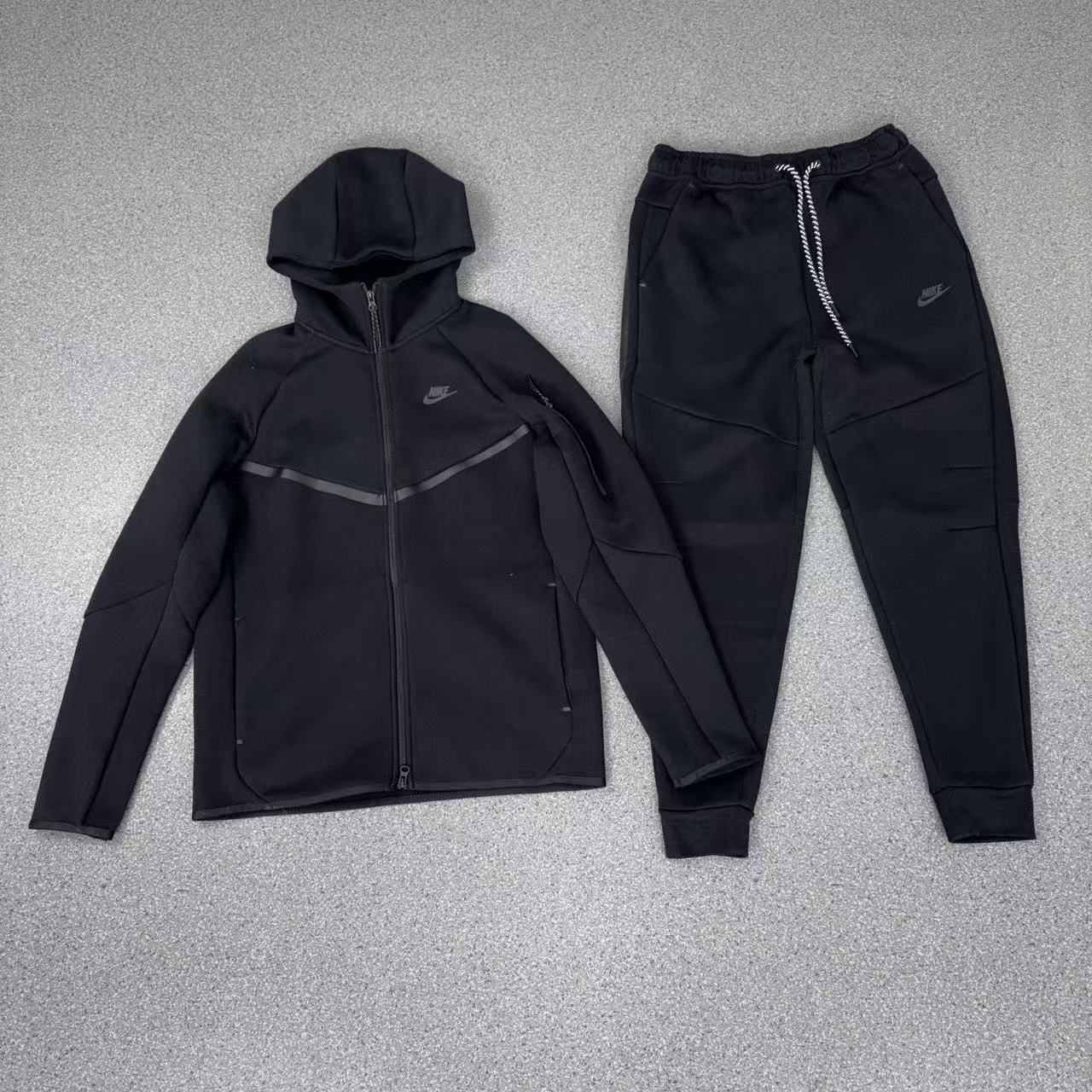 Nike Hoodie — 8fc55ba4 Angle 1
