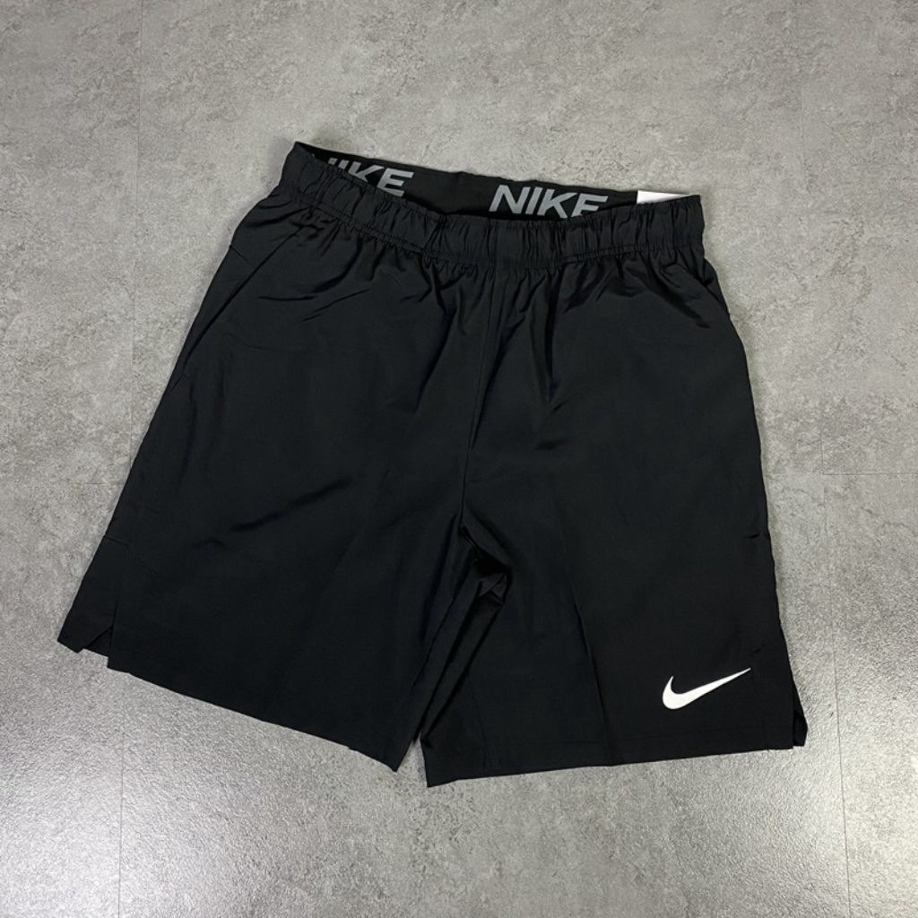 Nike Pants — 2496f932 Angle 1
