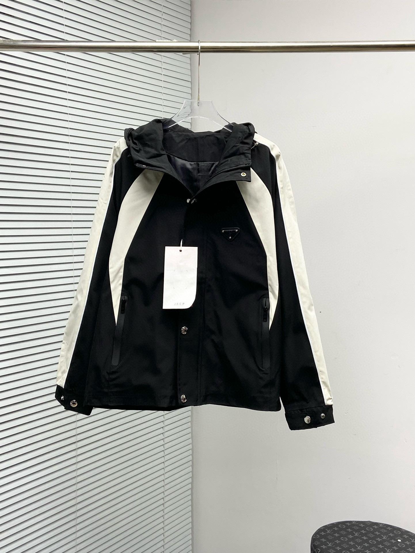 Prada Hoodie — 18bd61ea Angle 1