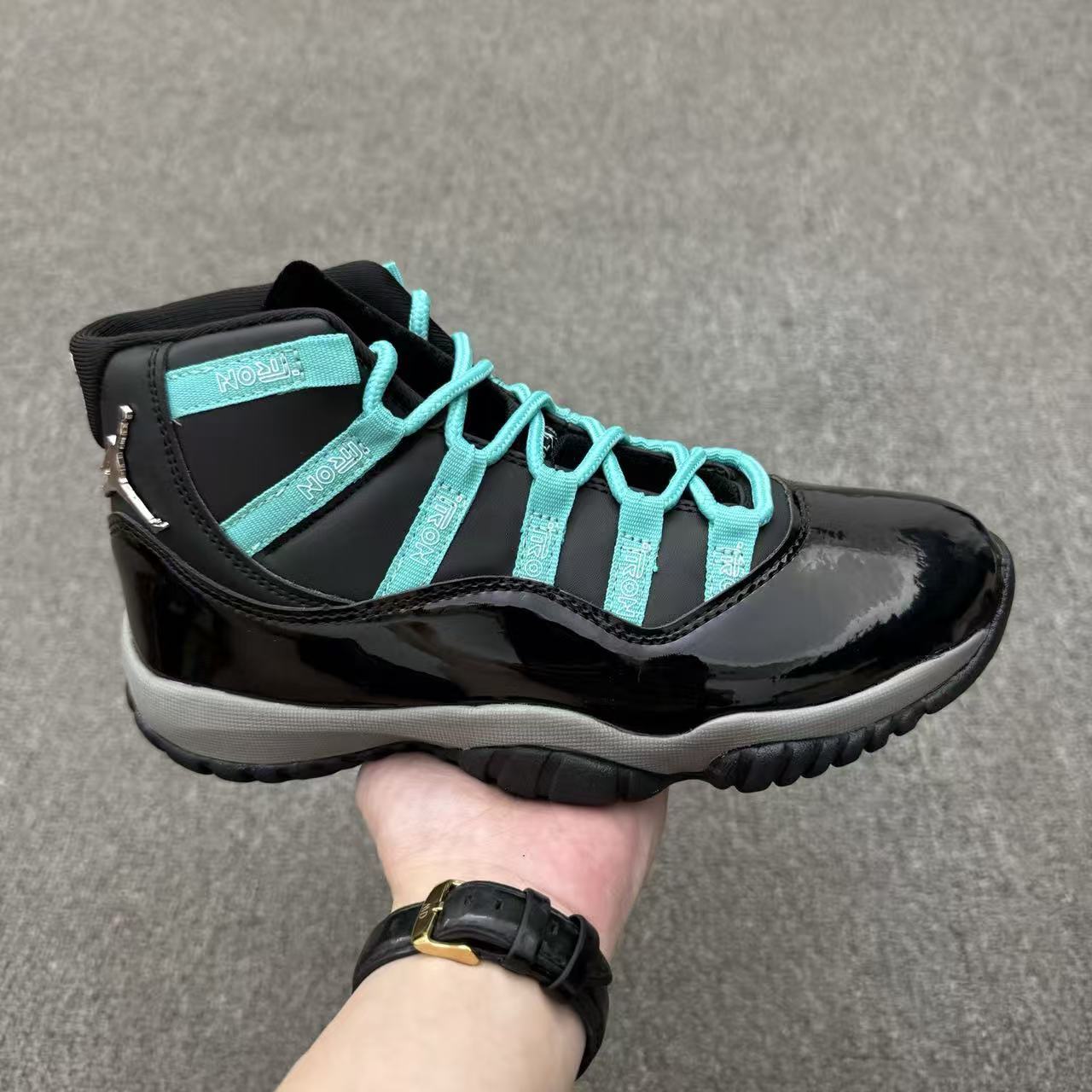 Shoe Air Jordan — b0bc7dfa Angle 1
