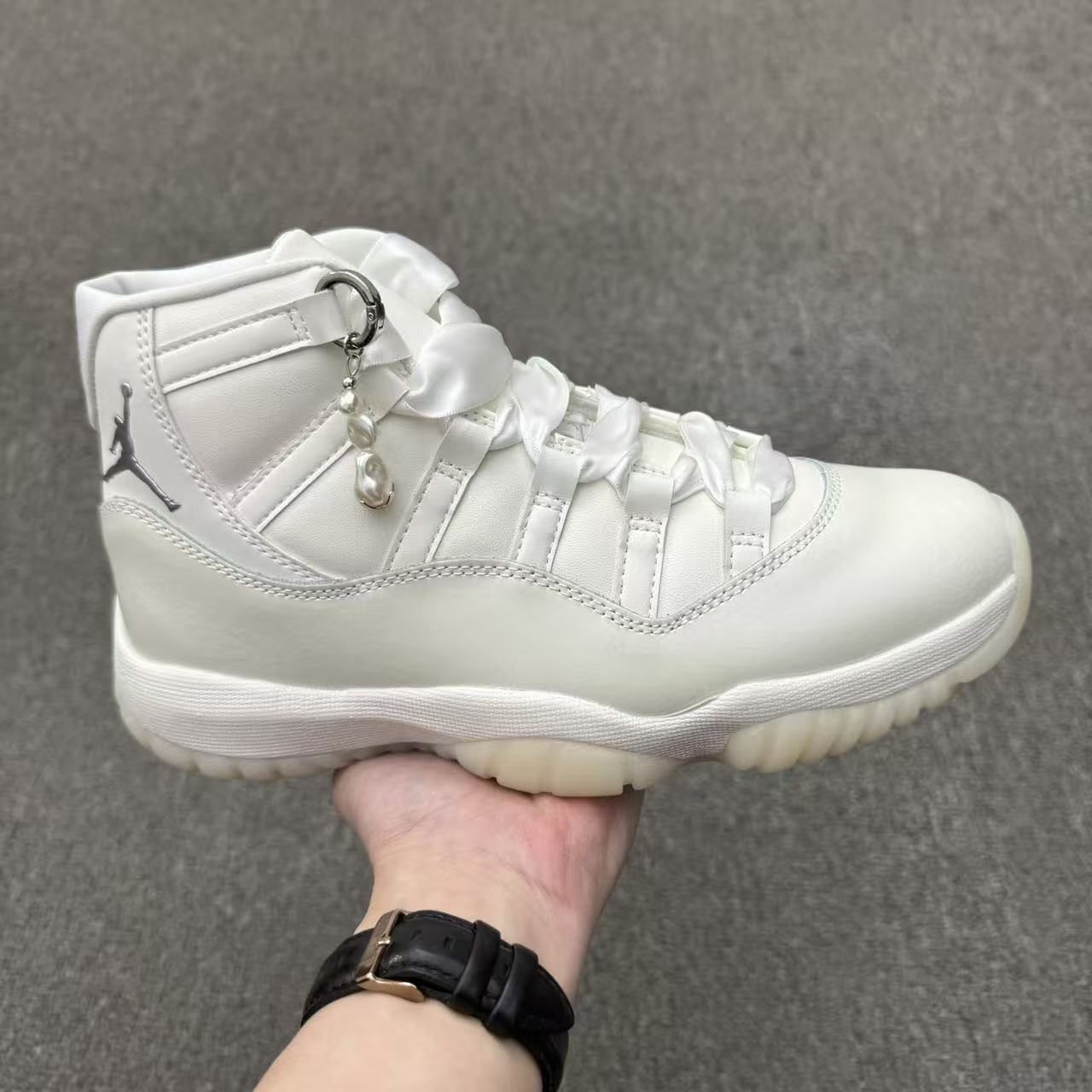 Shoe Air Jordan — e6757bb0 Angle 1