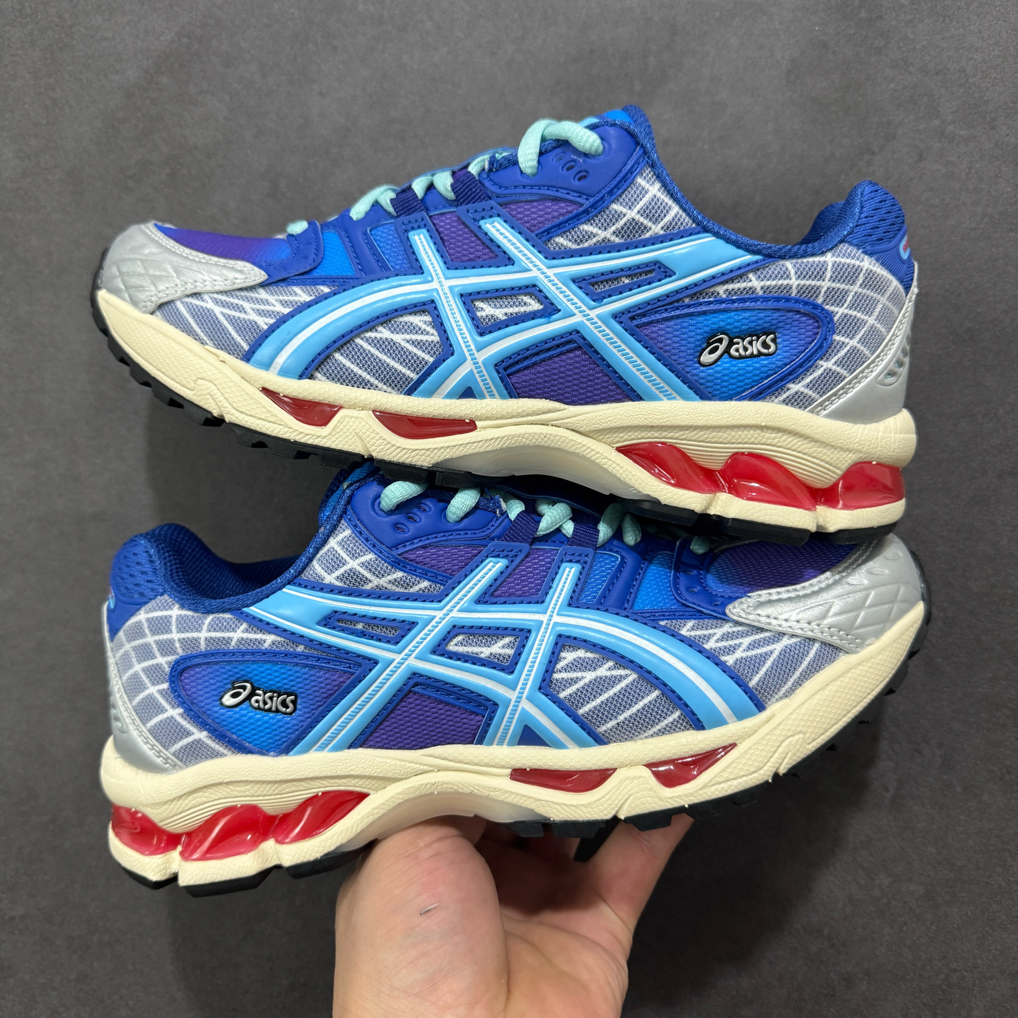 Shoe Ascics — 02563ef5 Angle 1