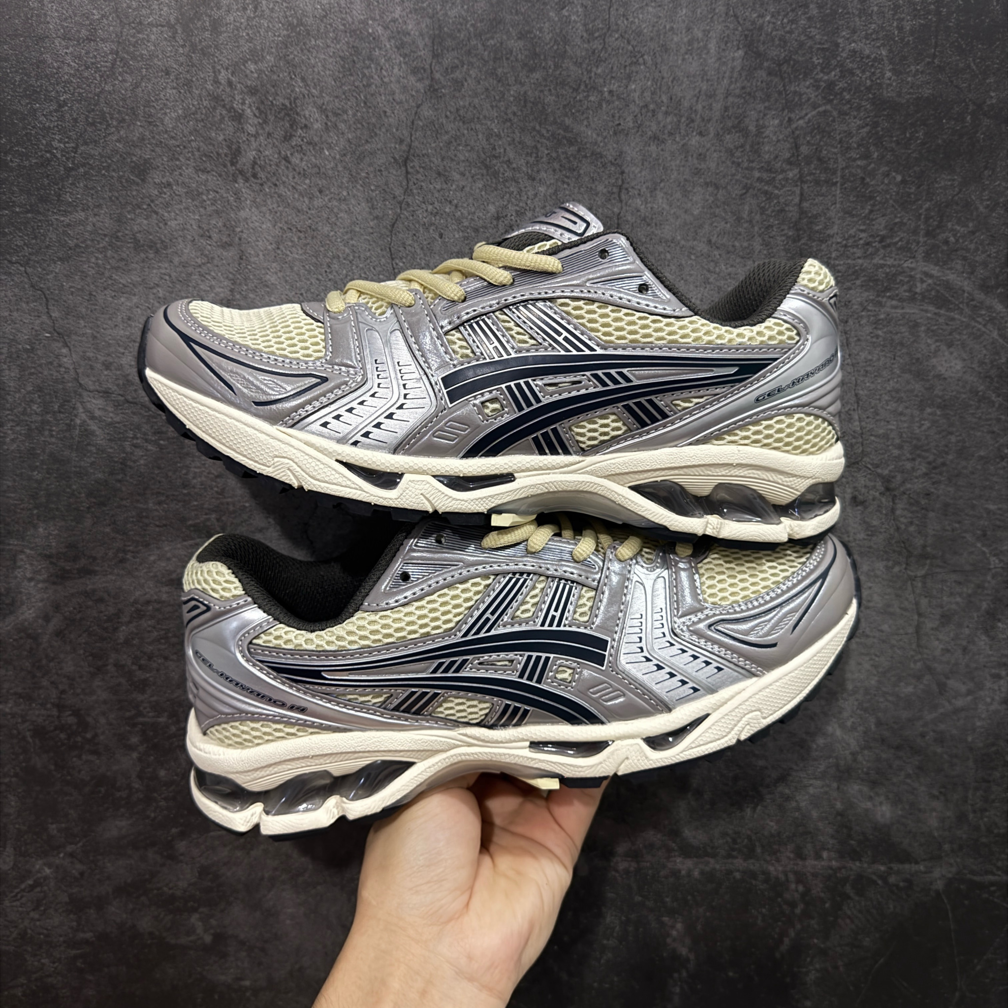 Shoe Ascics — 5b577e16 Angle 1