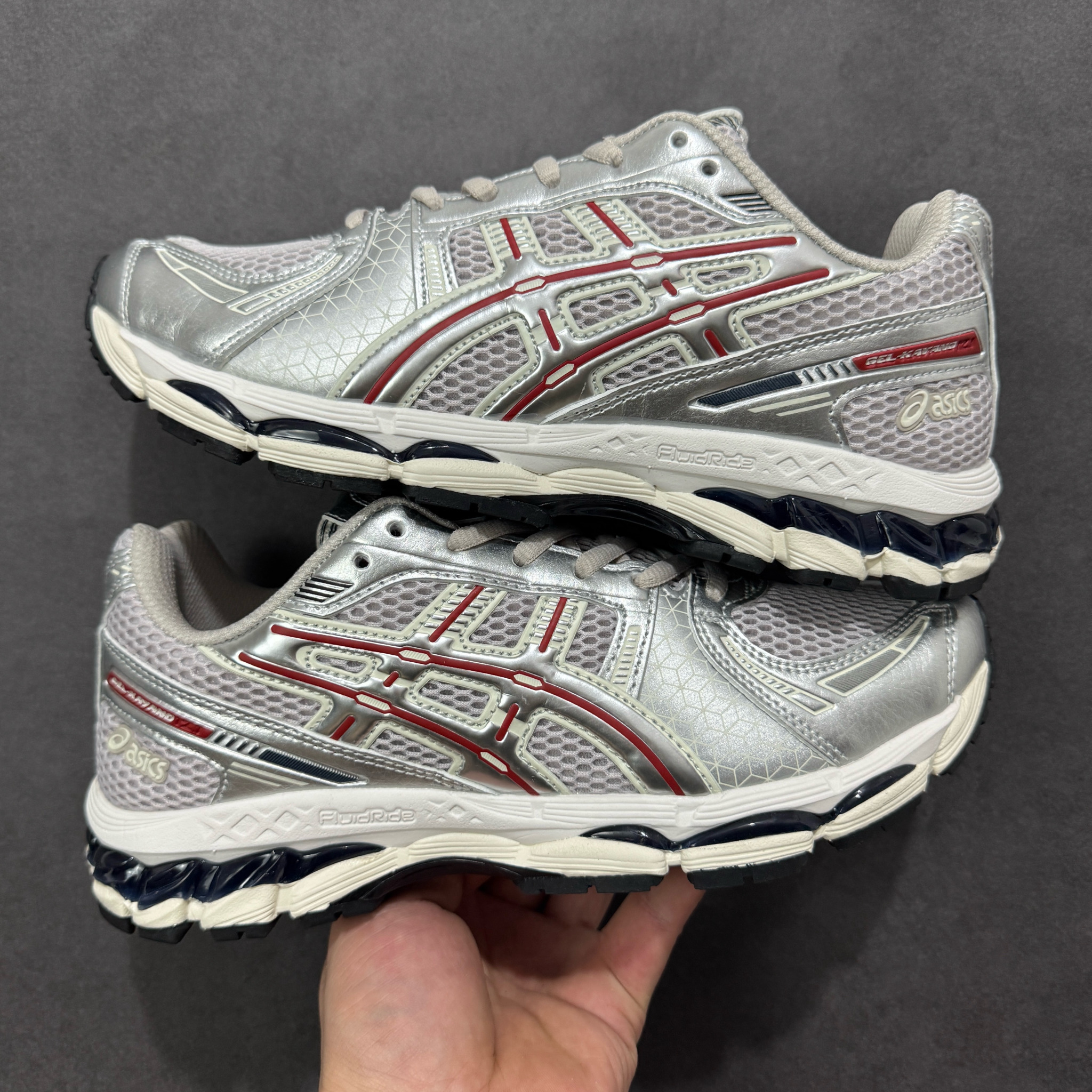 Shoe Ascics — 65694b28 Angle 1