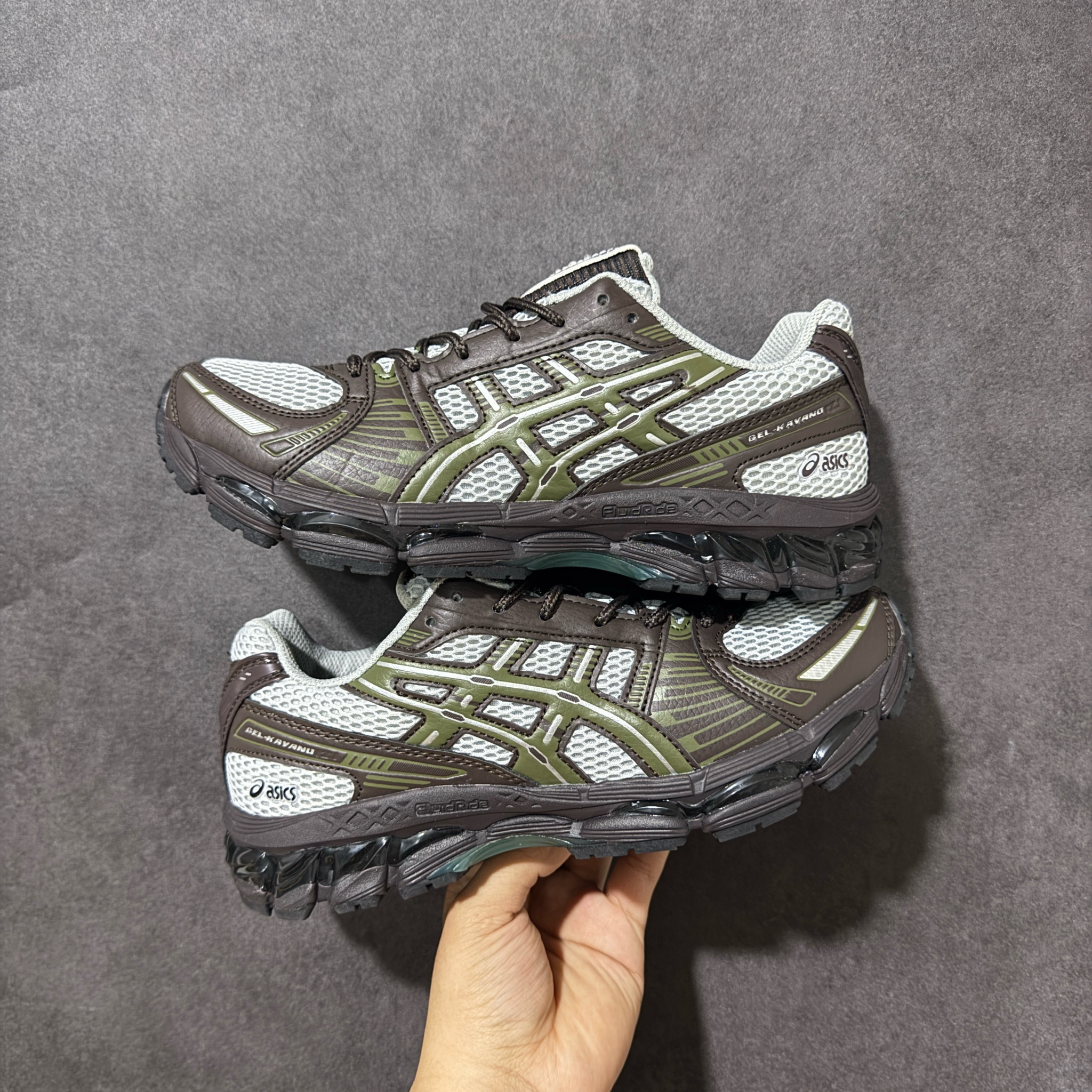 Shoe Ascics — 9c574275 Angle 1