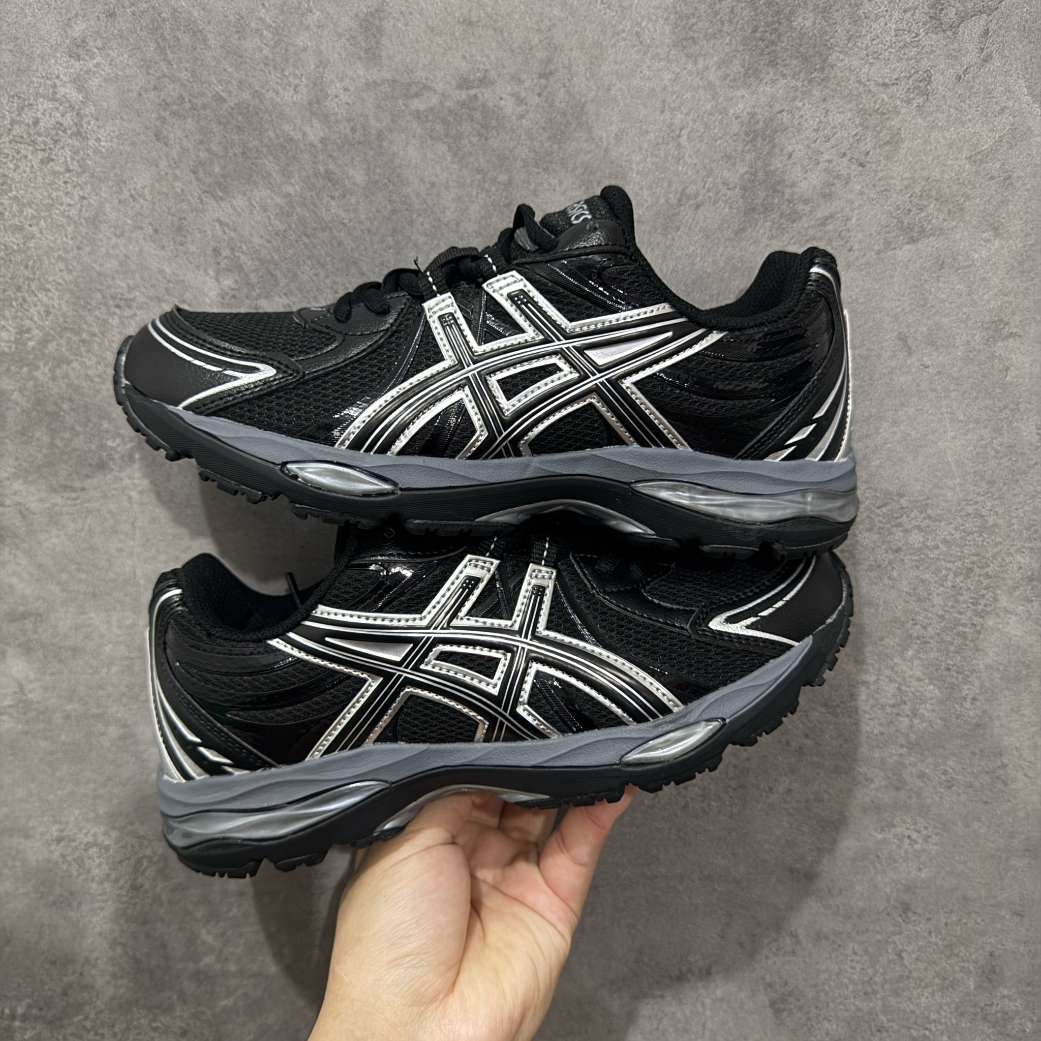 Shoe Ascics — ac1a82e2 Angle 1