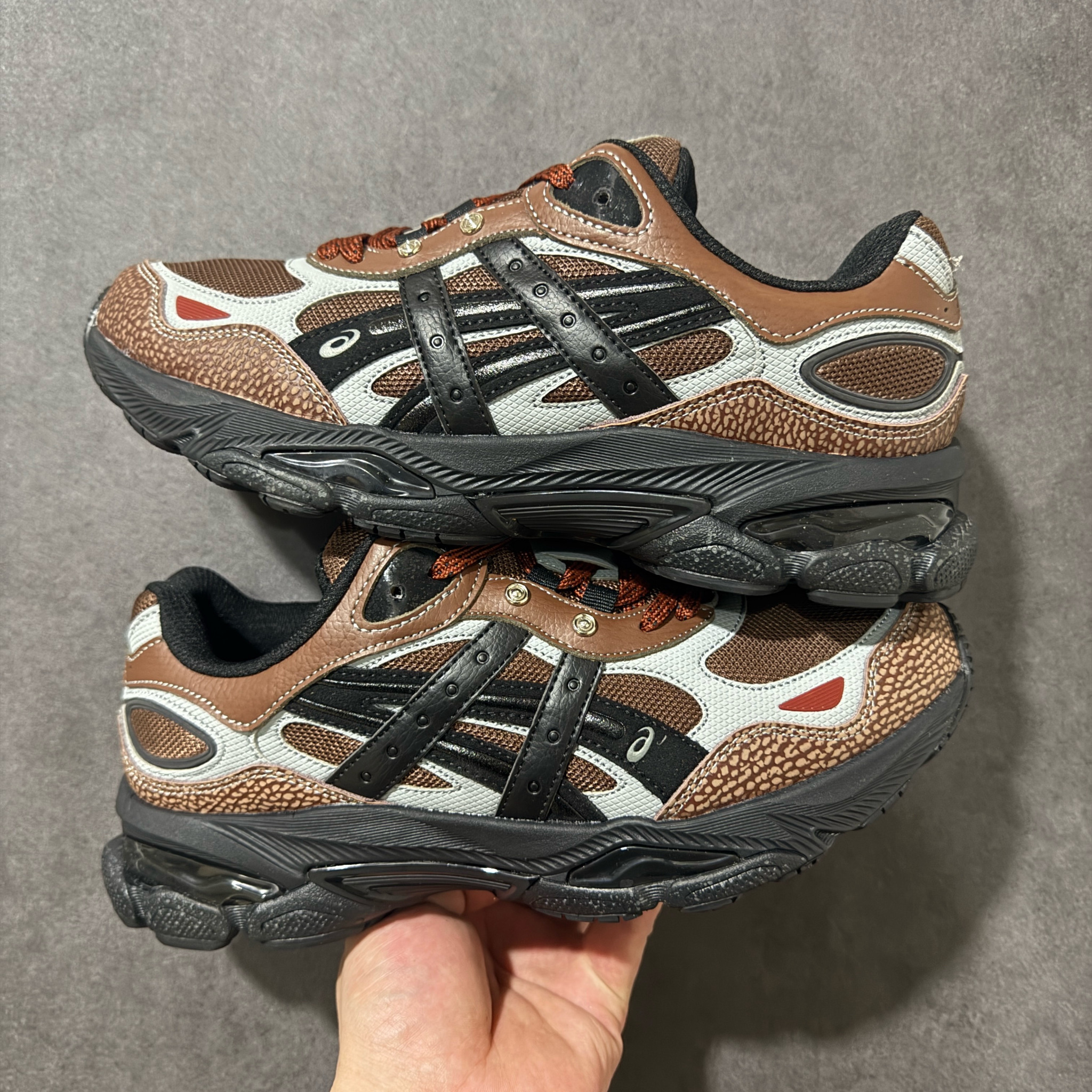 Shoe Ascics — ae8688bd Angle 1