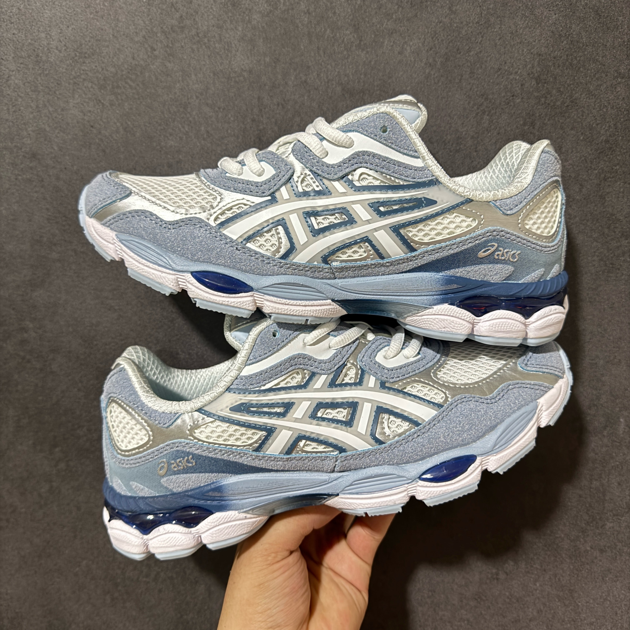 Shoe Ascics — b324d32b Angle 1