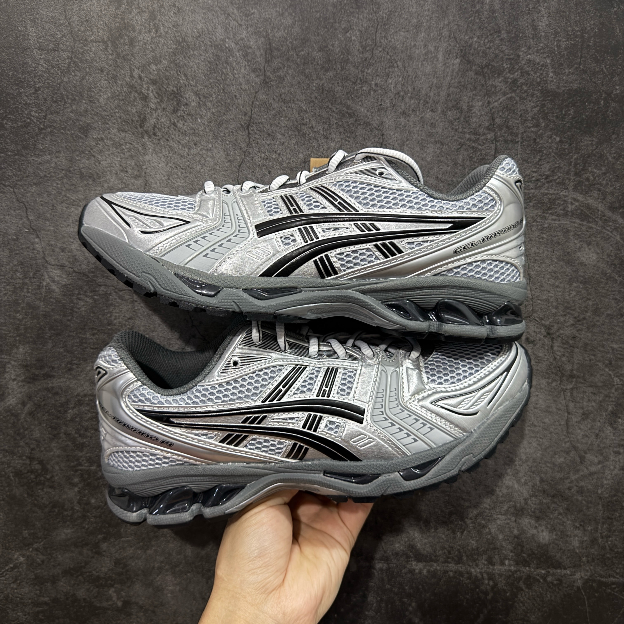 Shoe Ascics — b986ae5f Angle 1