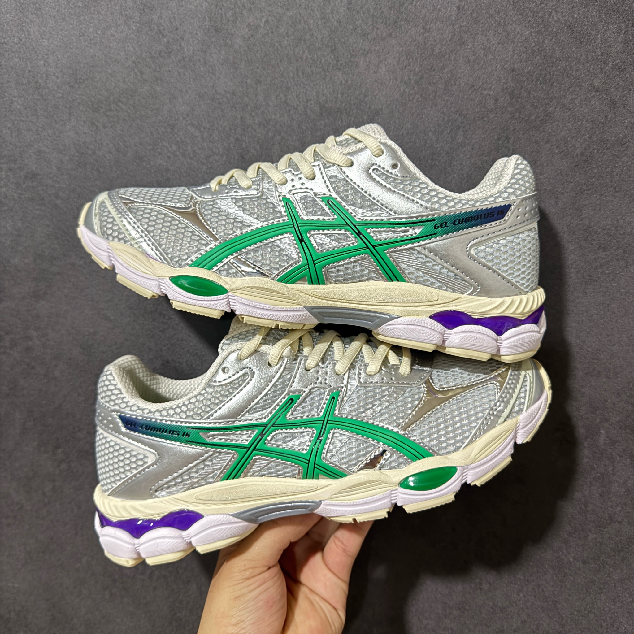 Shoe Ascics — d704ca80 Angle 1