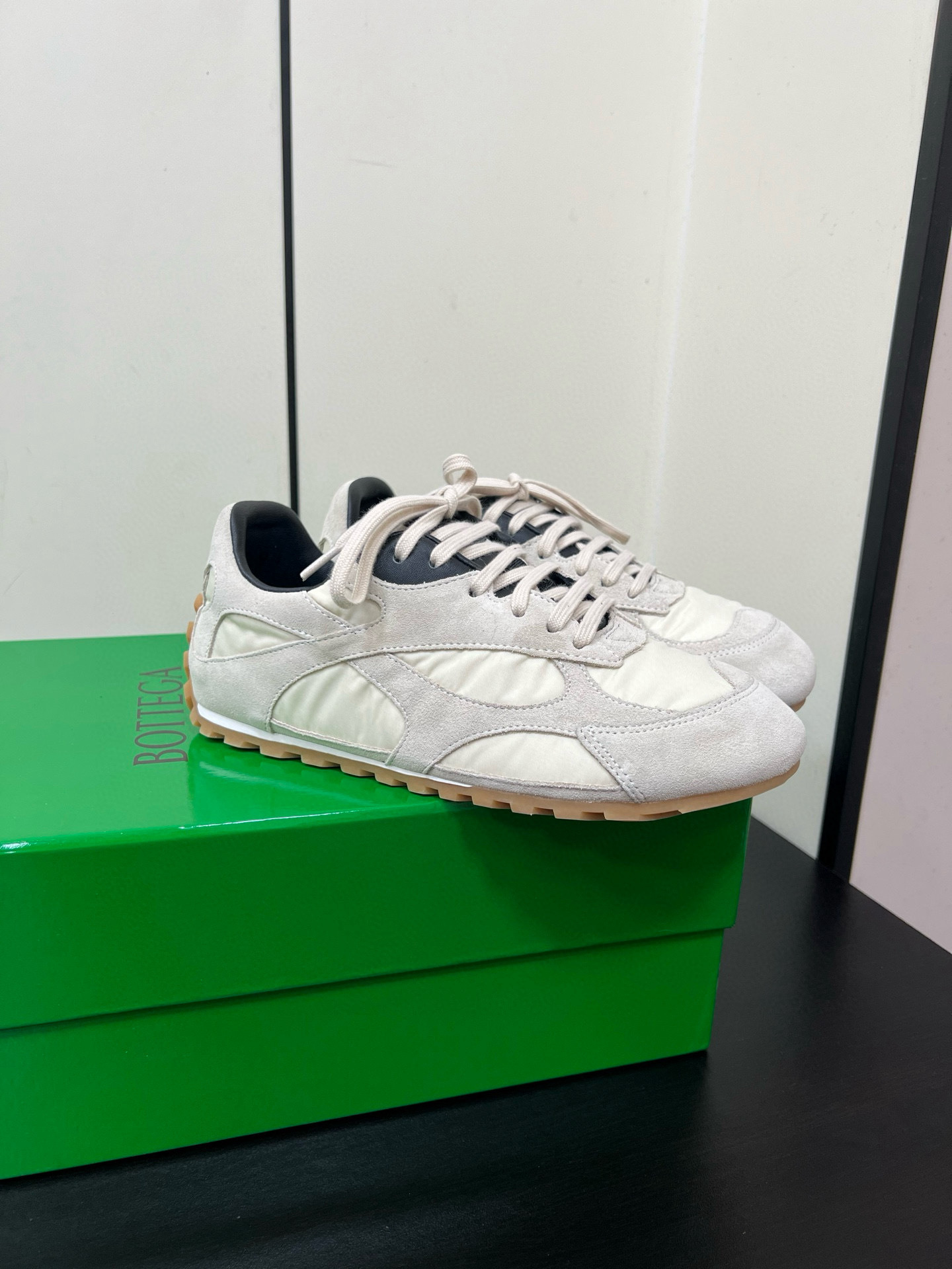 Shoe Bottega Veneta Shoes Collection — 660a9d04 Angle 1