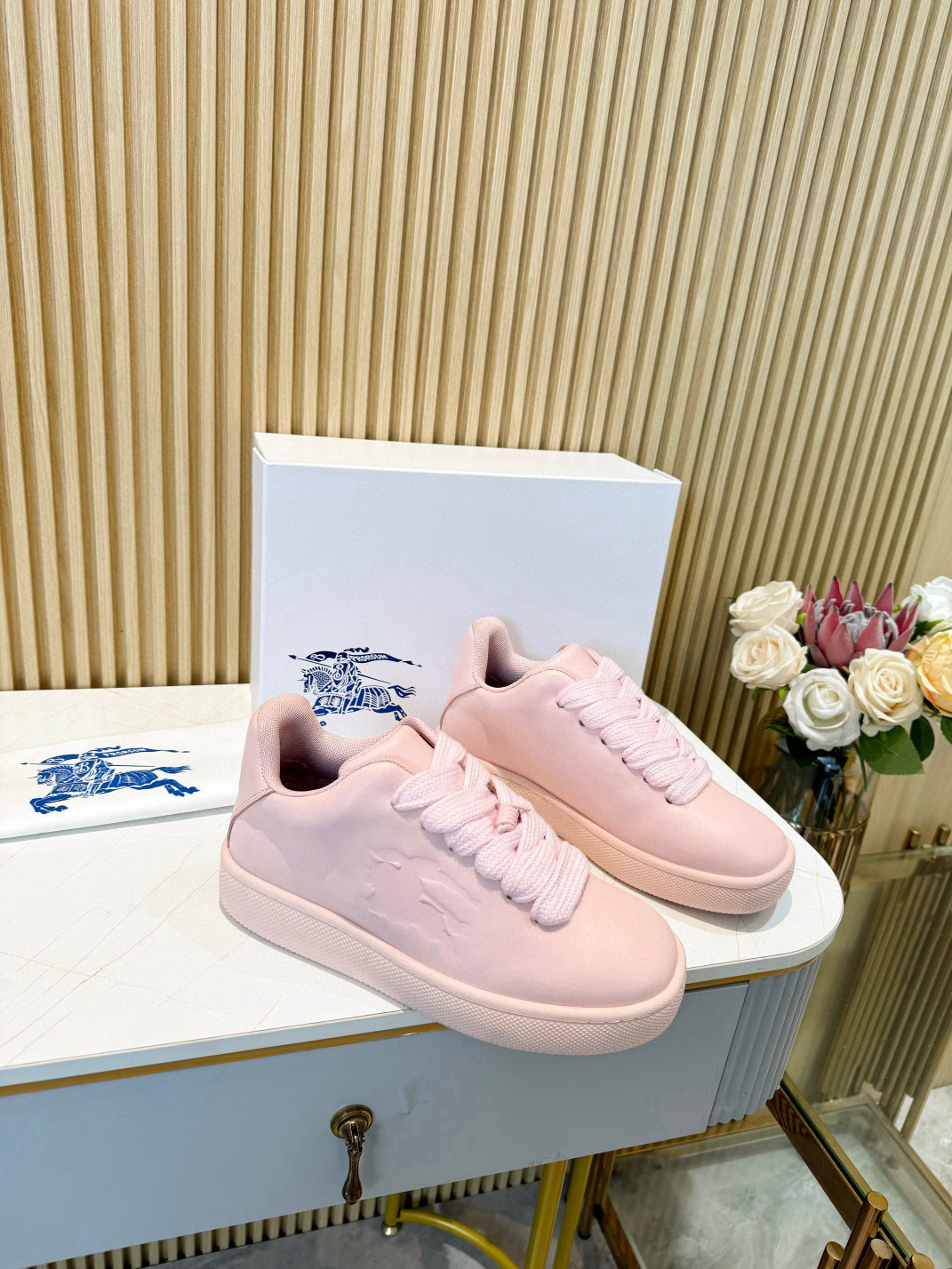 Shoe Burberry shoes — 0554bc53 Angle 1