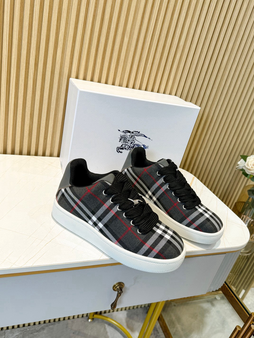 Shoe Burberry shoes — 0f8928a5 Angle 1