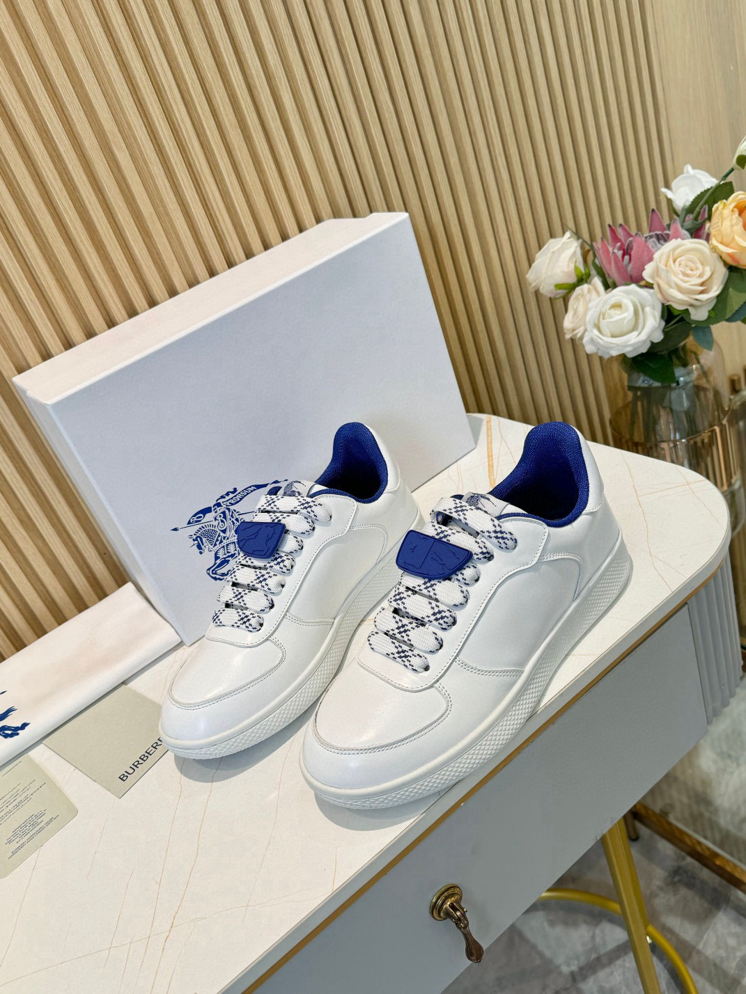 Shoe Burberry shoes — 12b97362 Angle 1