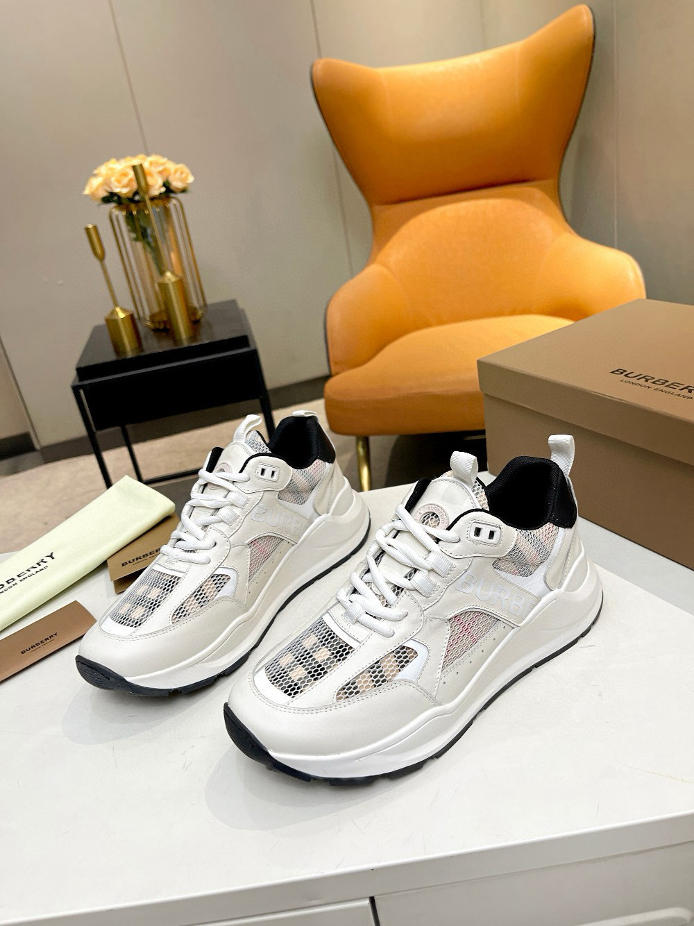 Shoe Burberry shoes — 2b72ef5d Angle 1