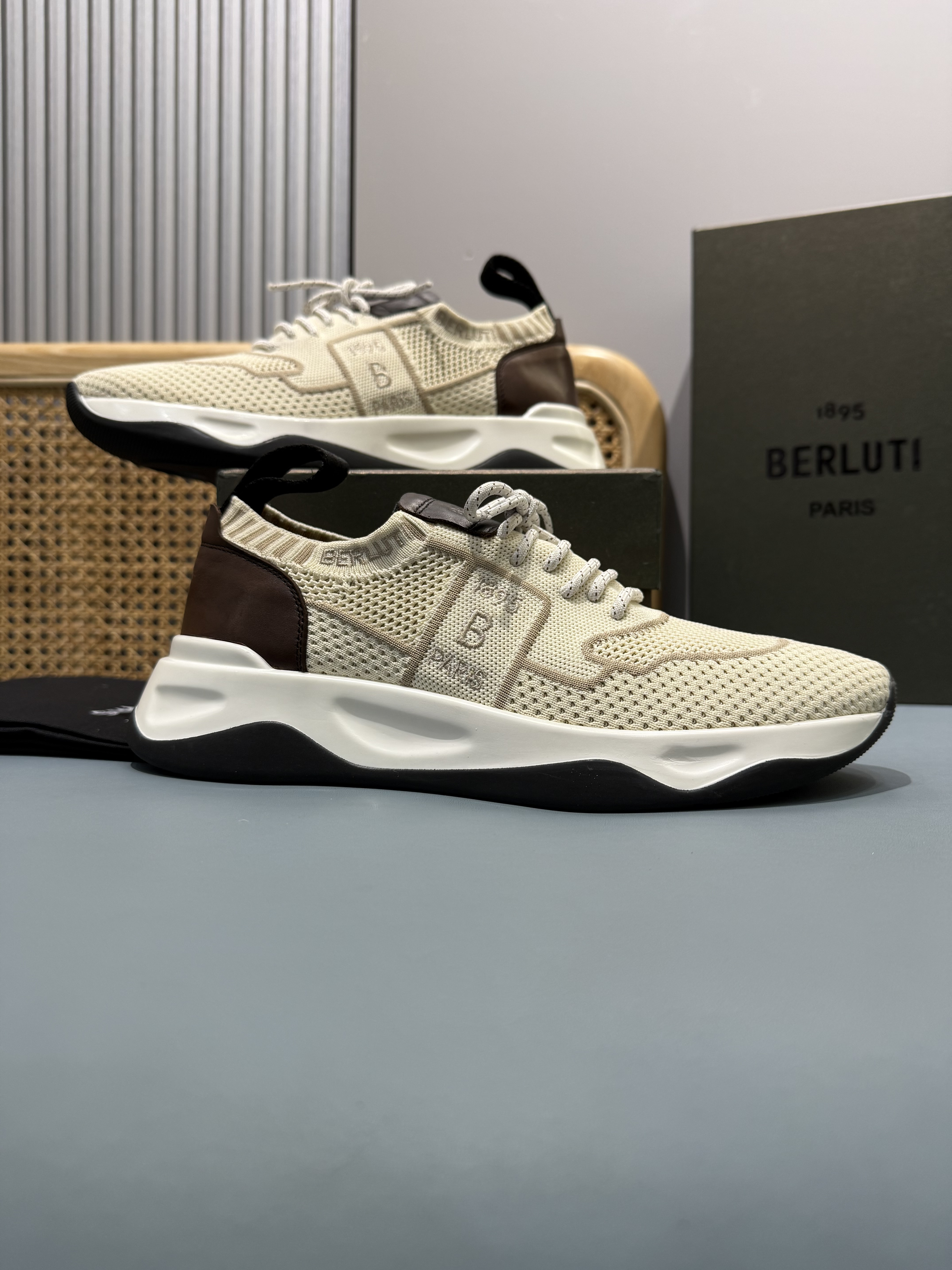 Shoe Burberry shoes — 44f22b4a Angle 1