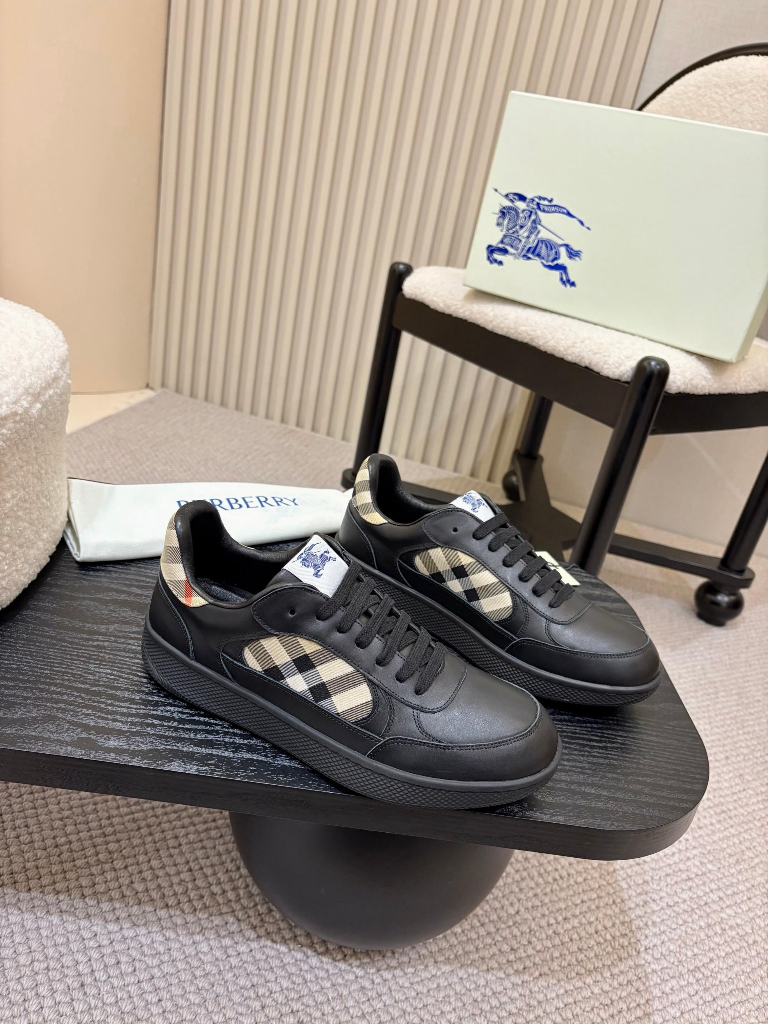 Shoe Burberry shoes — 59c43b39 Angle 1