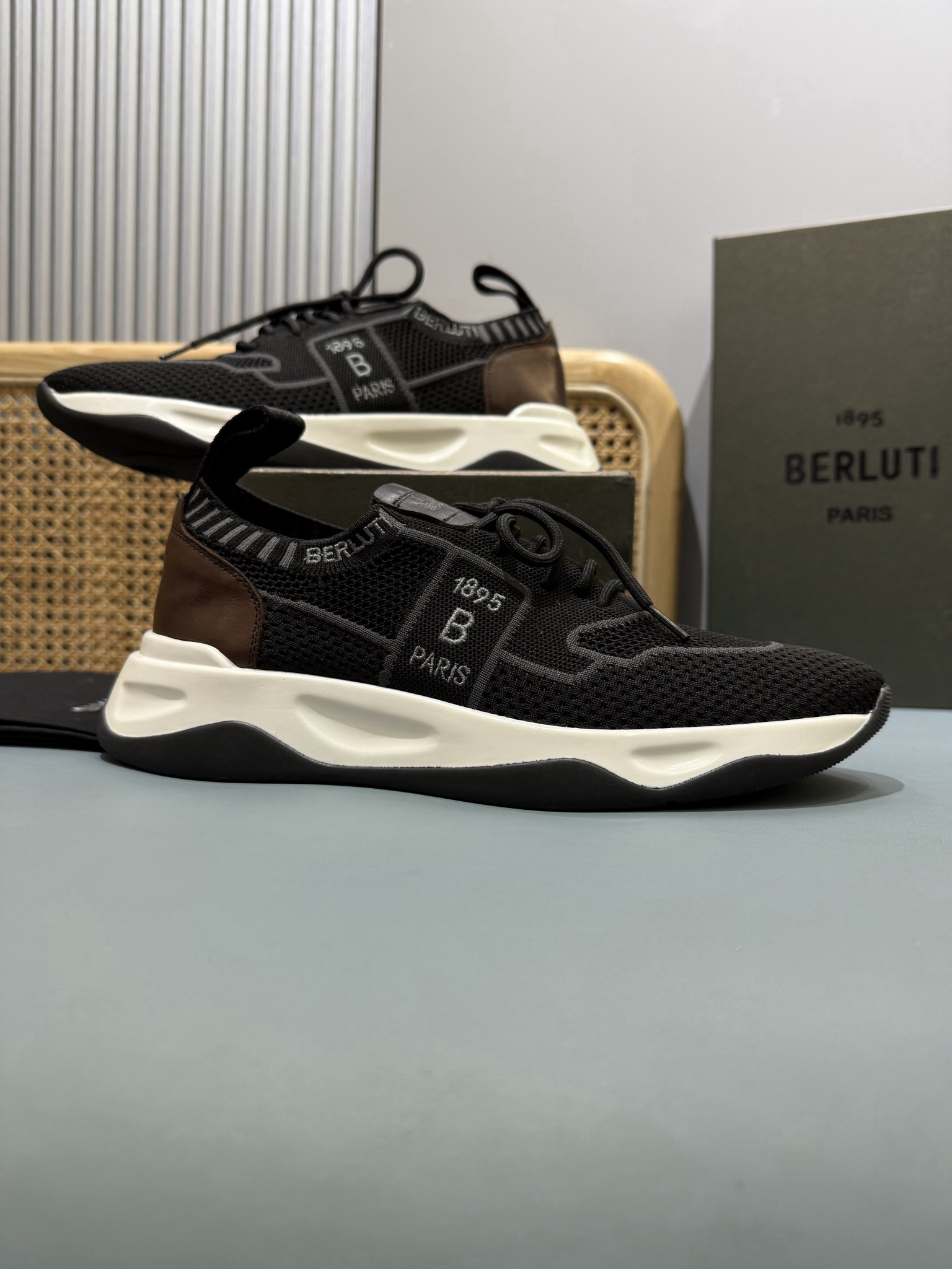 Shoe Burberry shoes — 5d406f74 Angle 1
