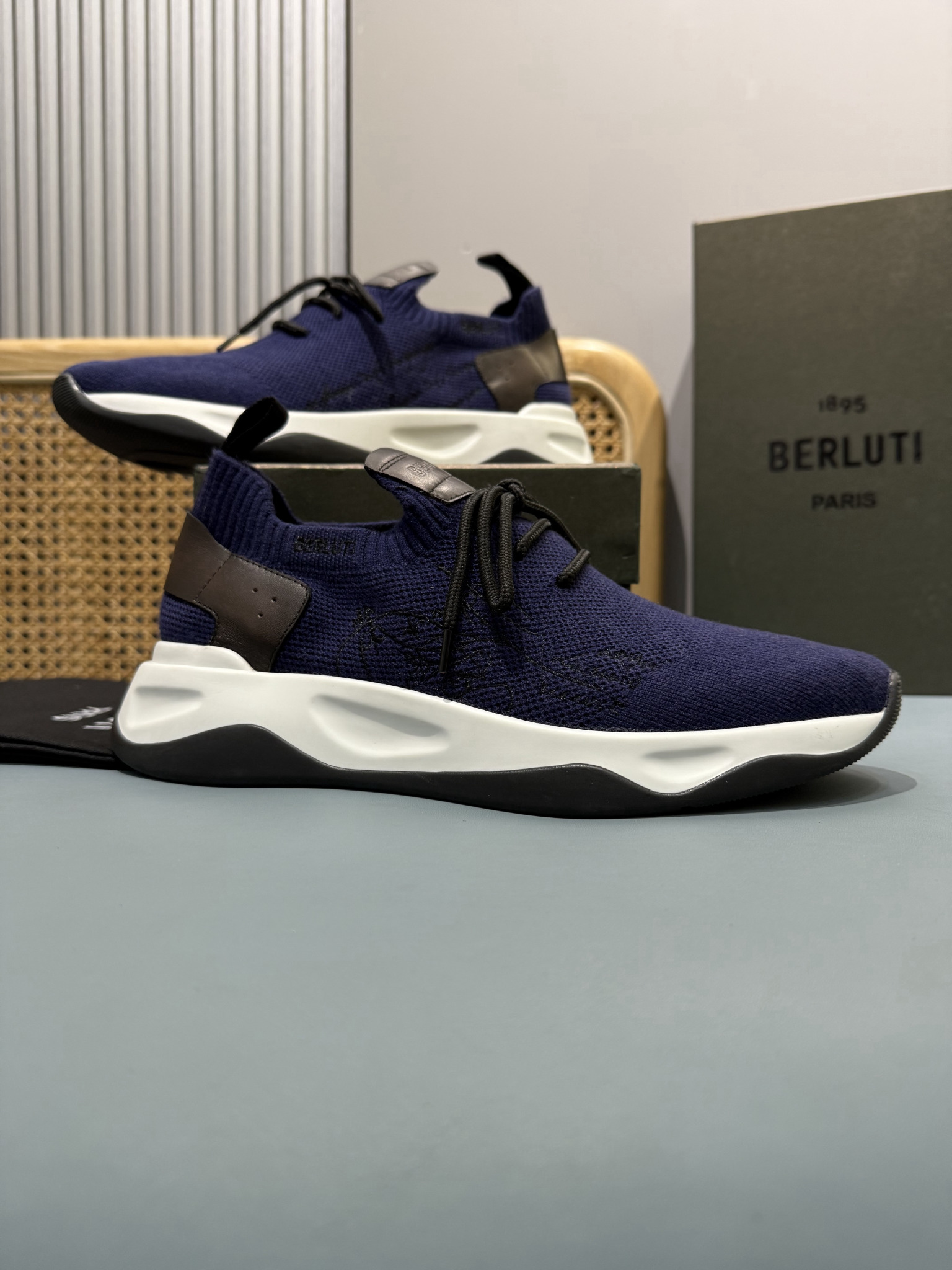 Shoe Burberry shoes — 5f44f422 Angle 1