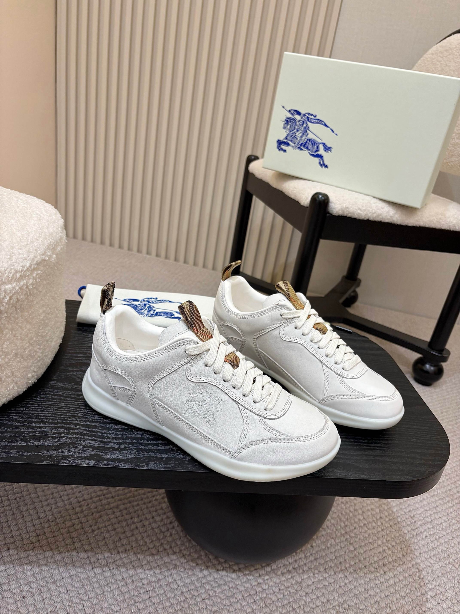 Shoe Burberry shoes — 633790e3 Angle 1