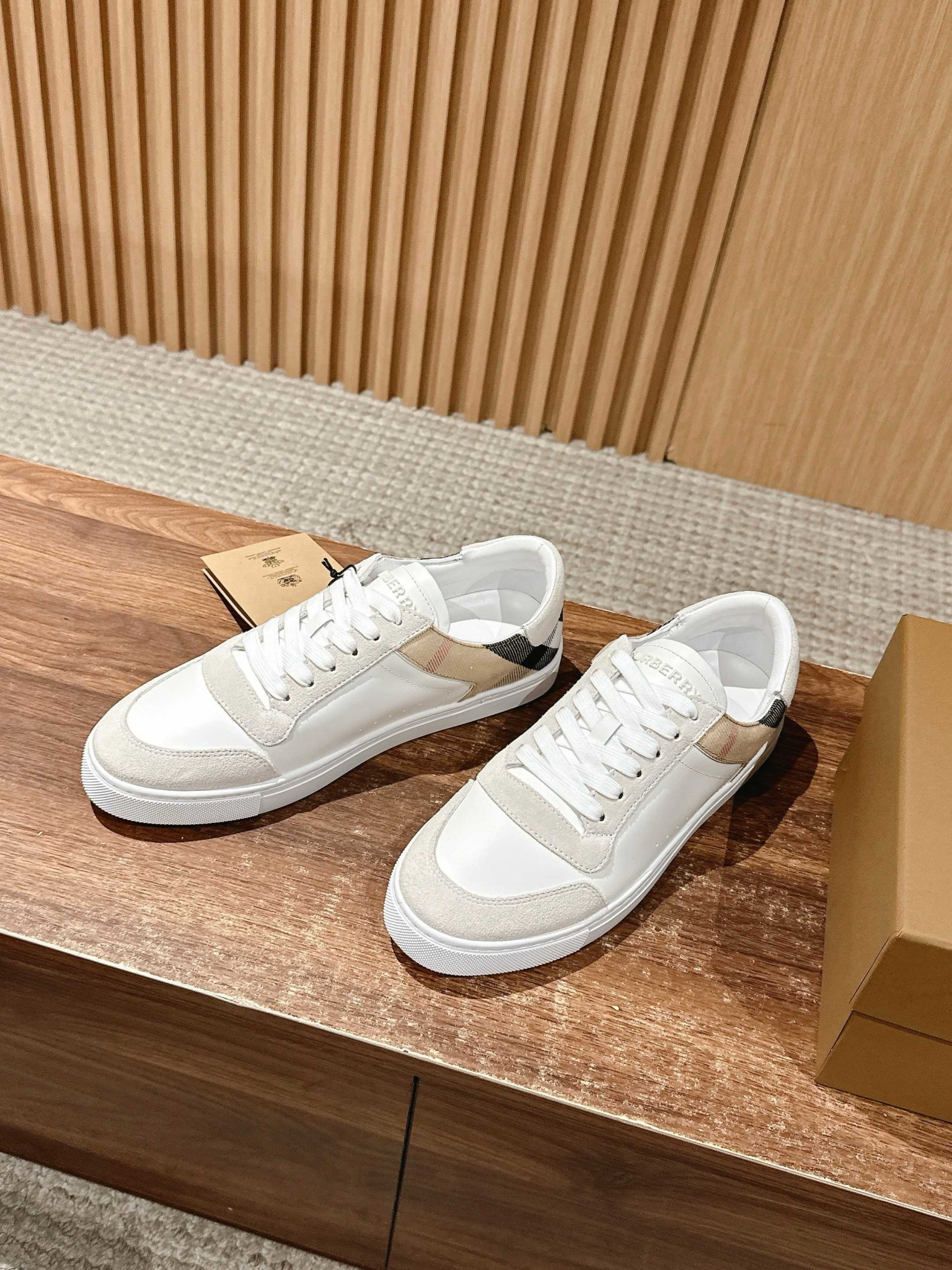 Shoe Burberry shoes — 68b29f8d Angle 1