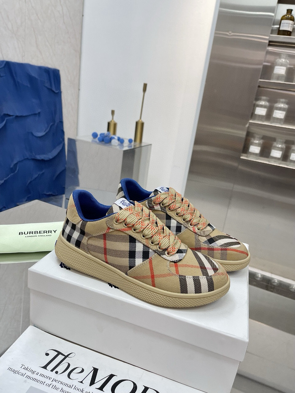 Shoe Burberry shoes — 68d57f0d Angle 1