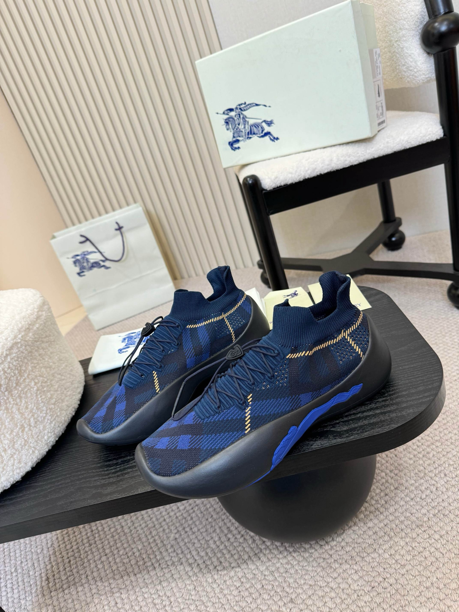Shoe Burberry shoes — 6c909d90 Angle 1
