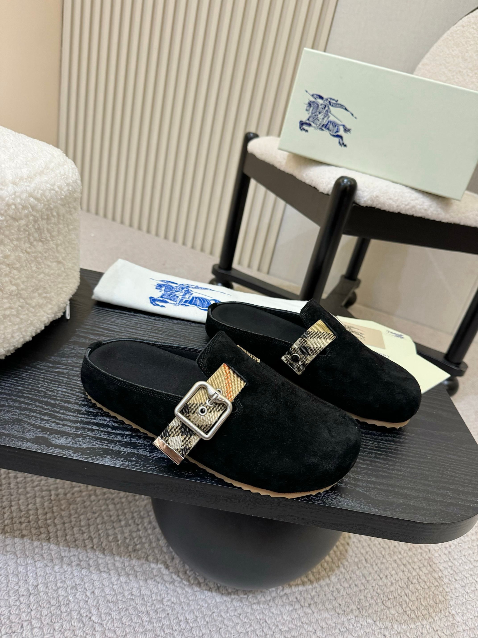 Shoe Burberry shoes — 71d434d9 Angle 1