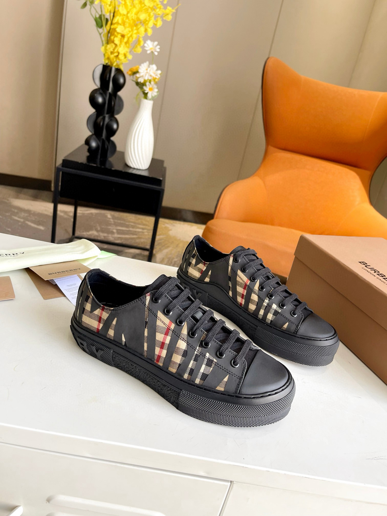 Shoe Burberry shoes — 7231937d Angle 1