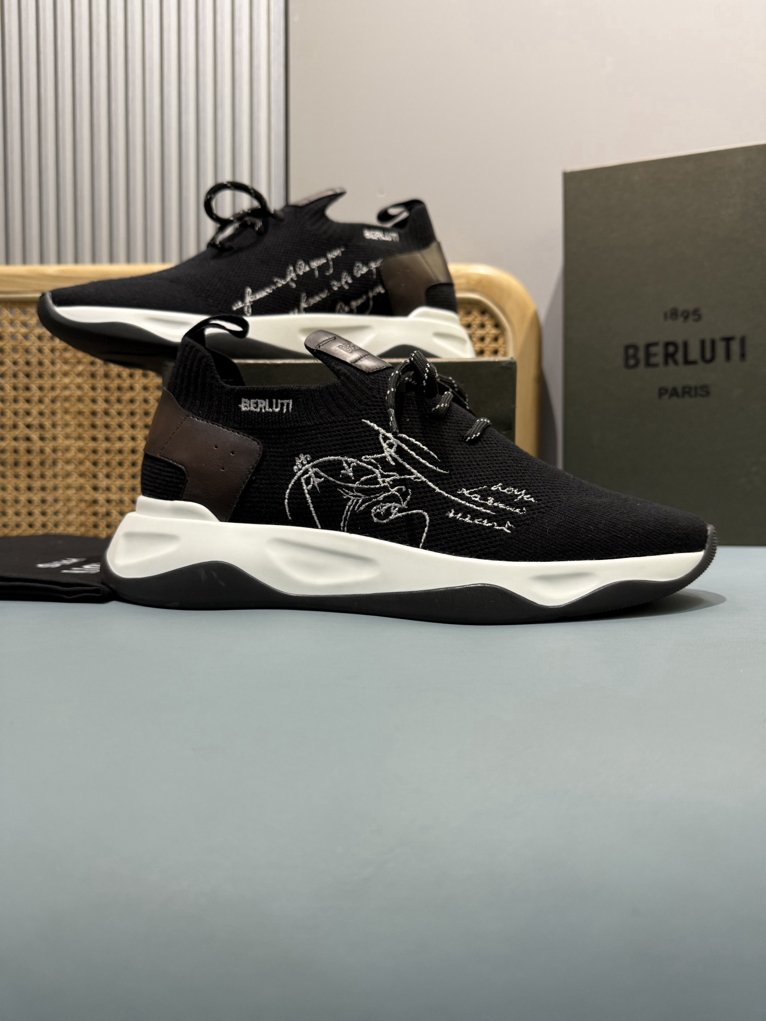 Shoe Burberry shoes — 7a33310d Angle 1
