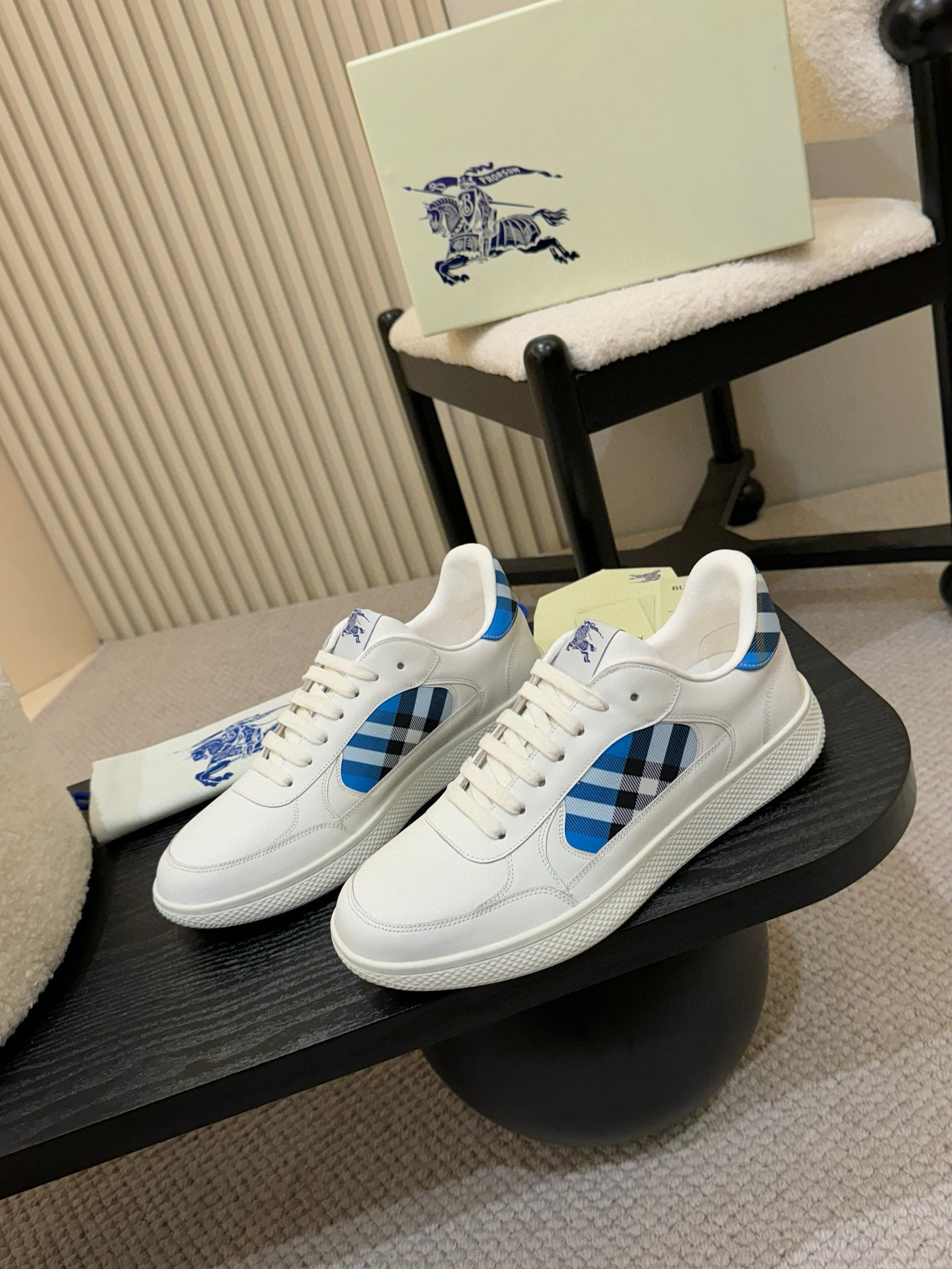 Shoe Burberry shoes — 7d2cde43 Angle 1