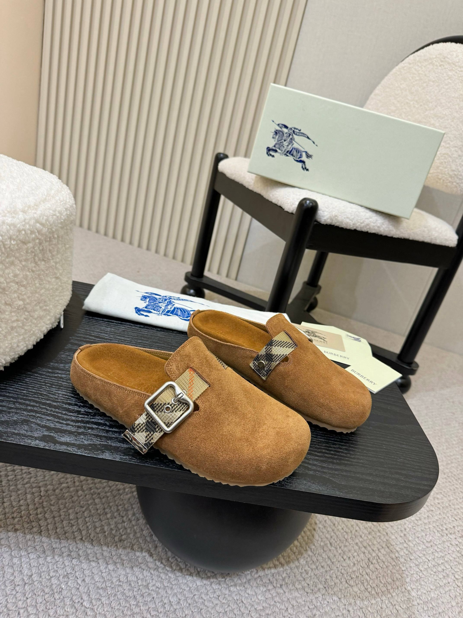 Shoe Burberry shoes — 802b6b4c Angle 1