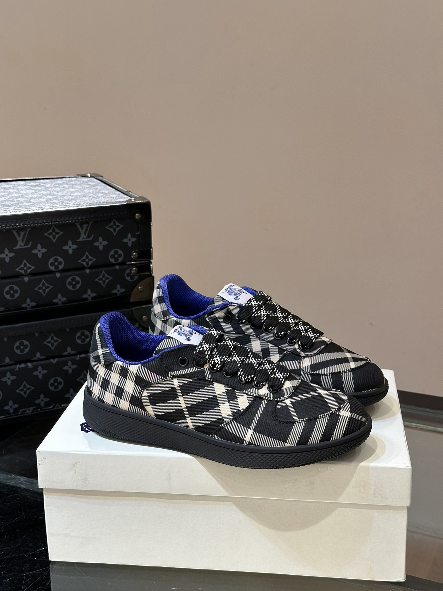 Shoe Burberry shoes — a3e62bc3 Angle 1
