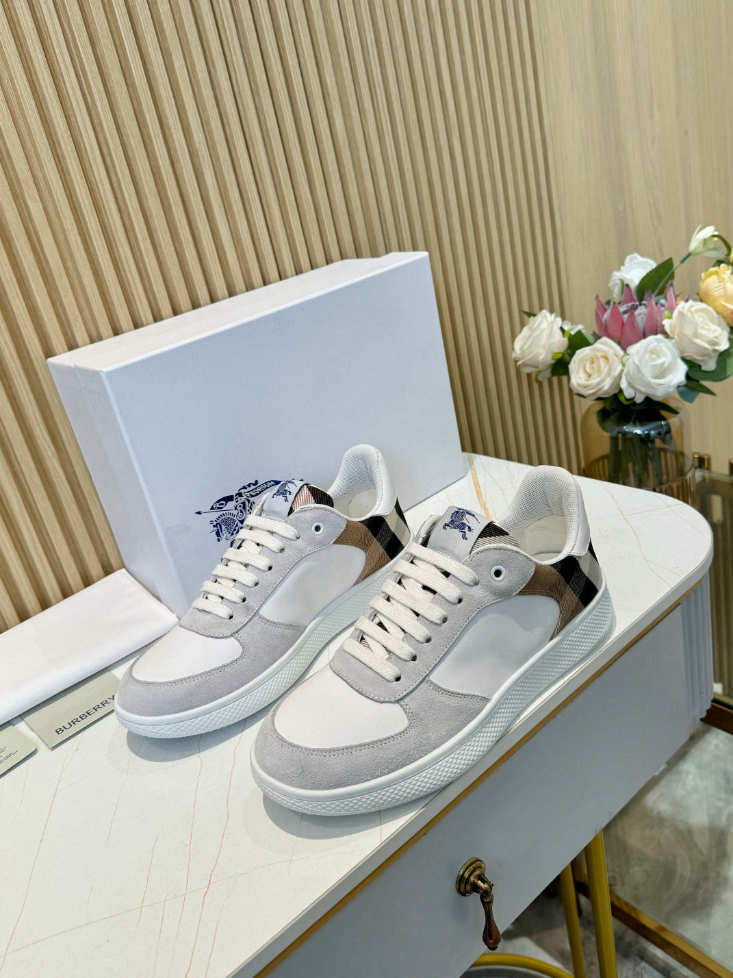 Shoe Burberry shoes — c7176b2a Angle 1