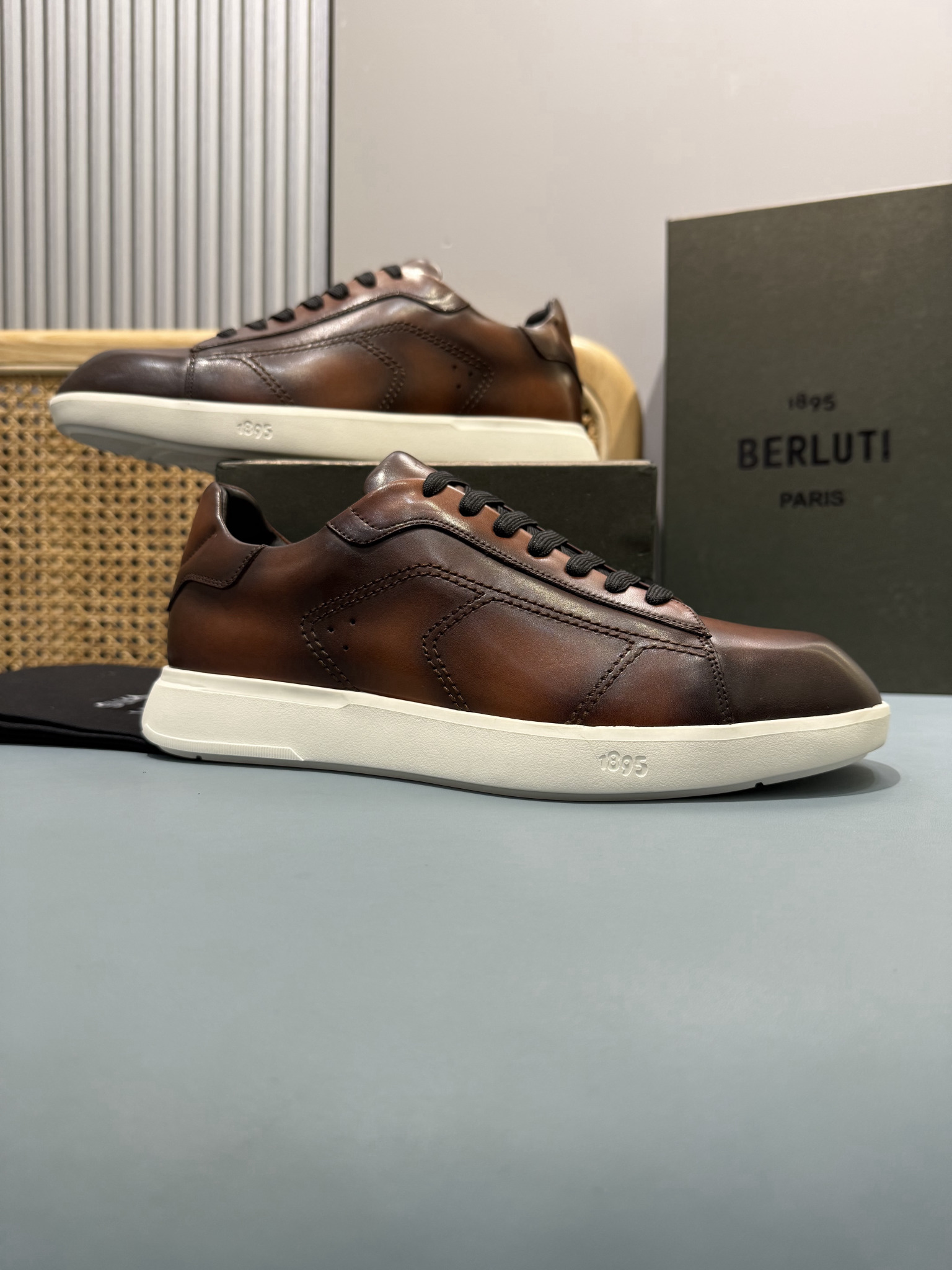 Shoe Burberry shoes — ccfe707d Angle 1