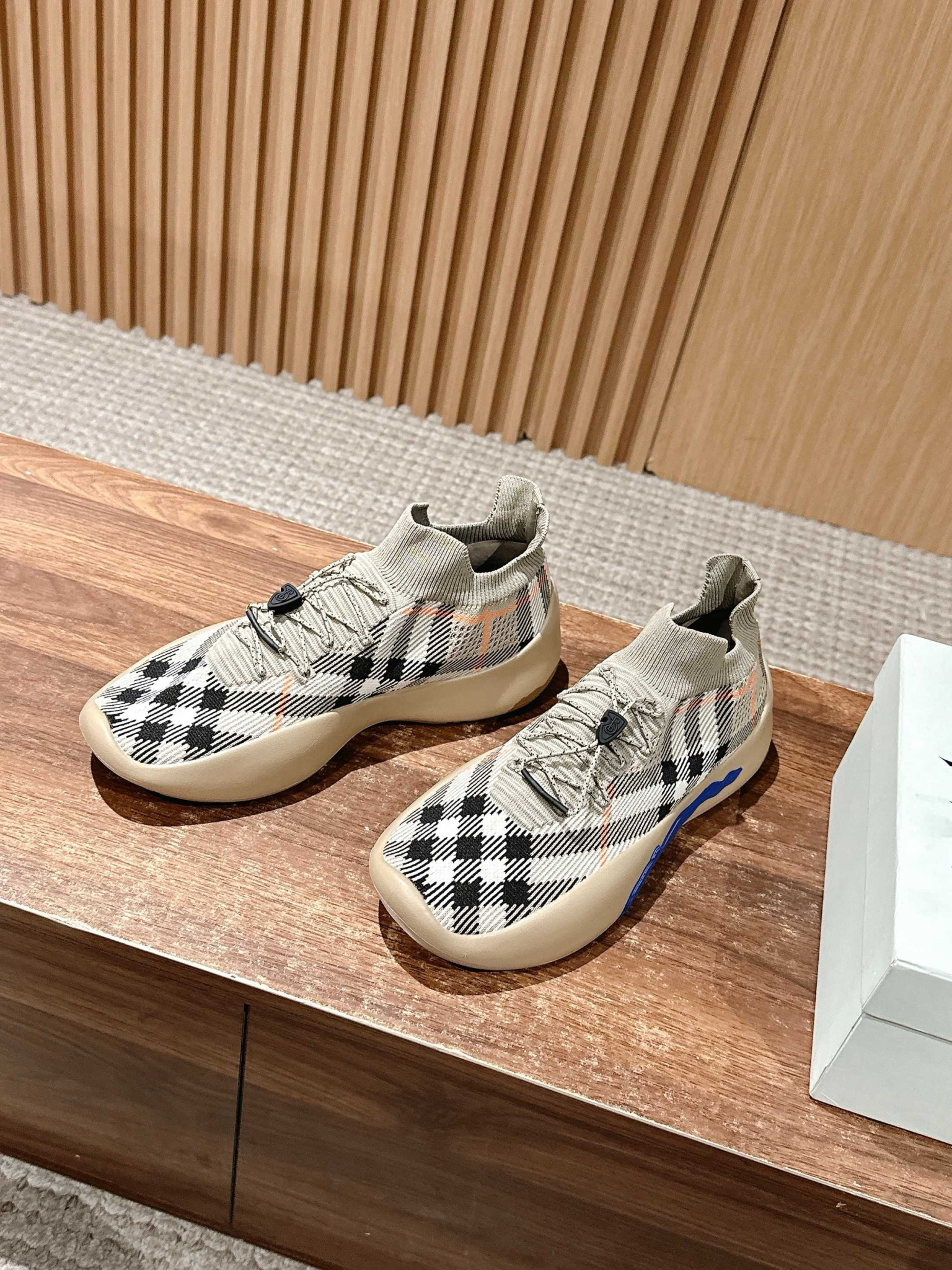 Shoe Burberry shoes — d4bf1282 Angle 1