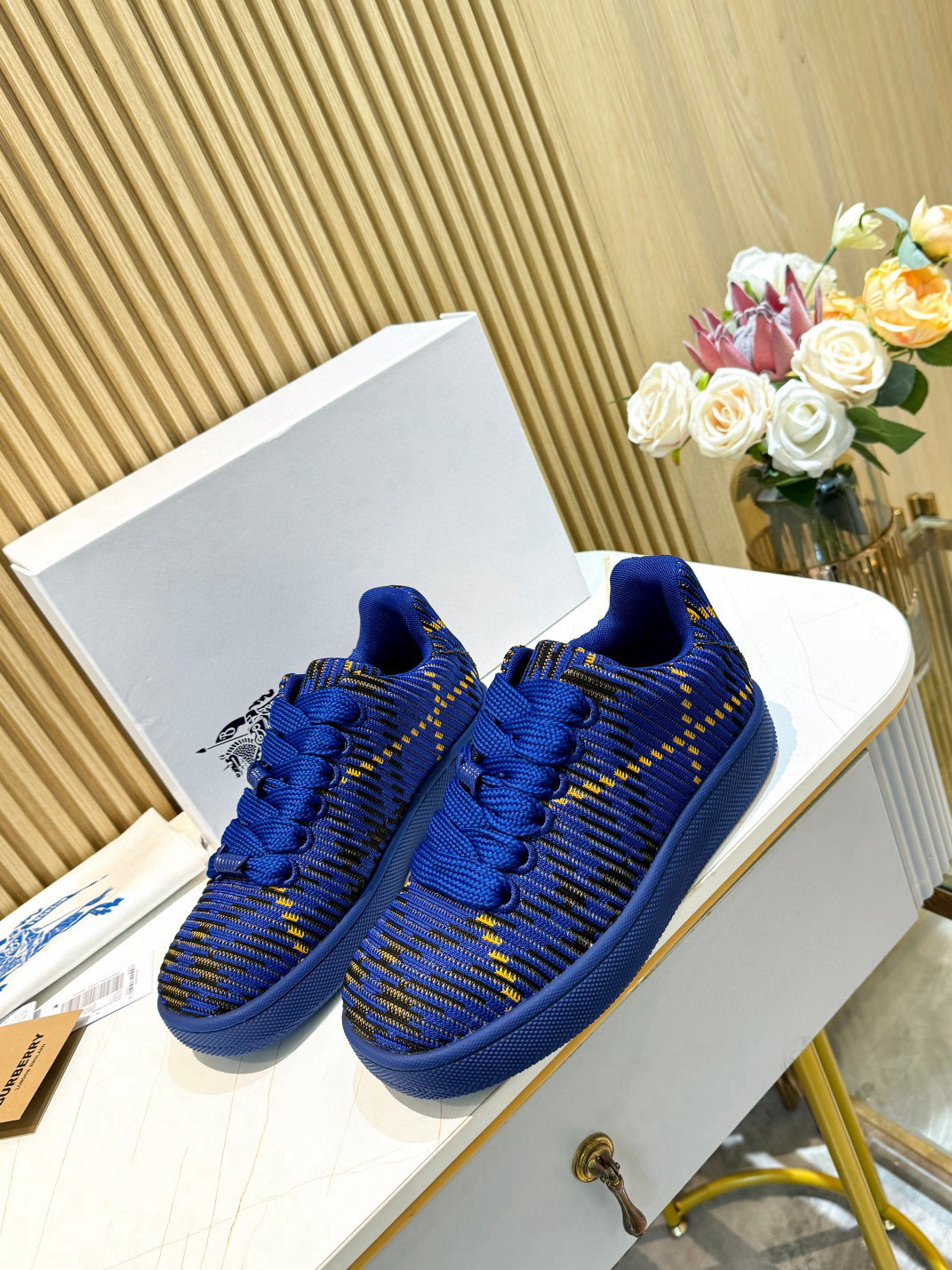 Shoe Burberry shoes — d5409722 Angle 1