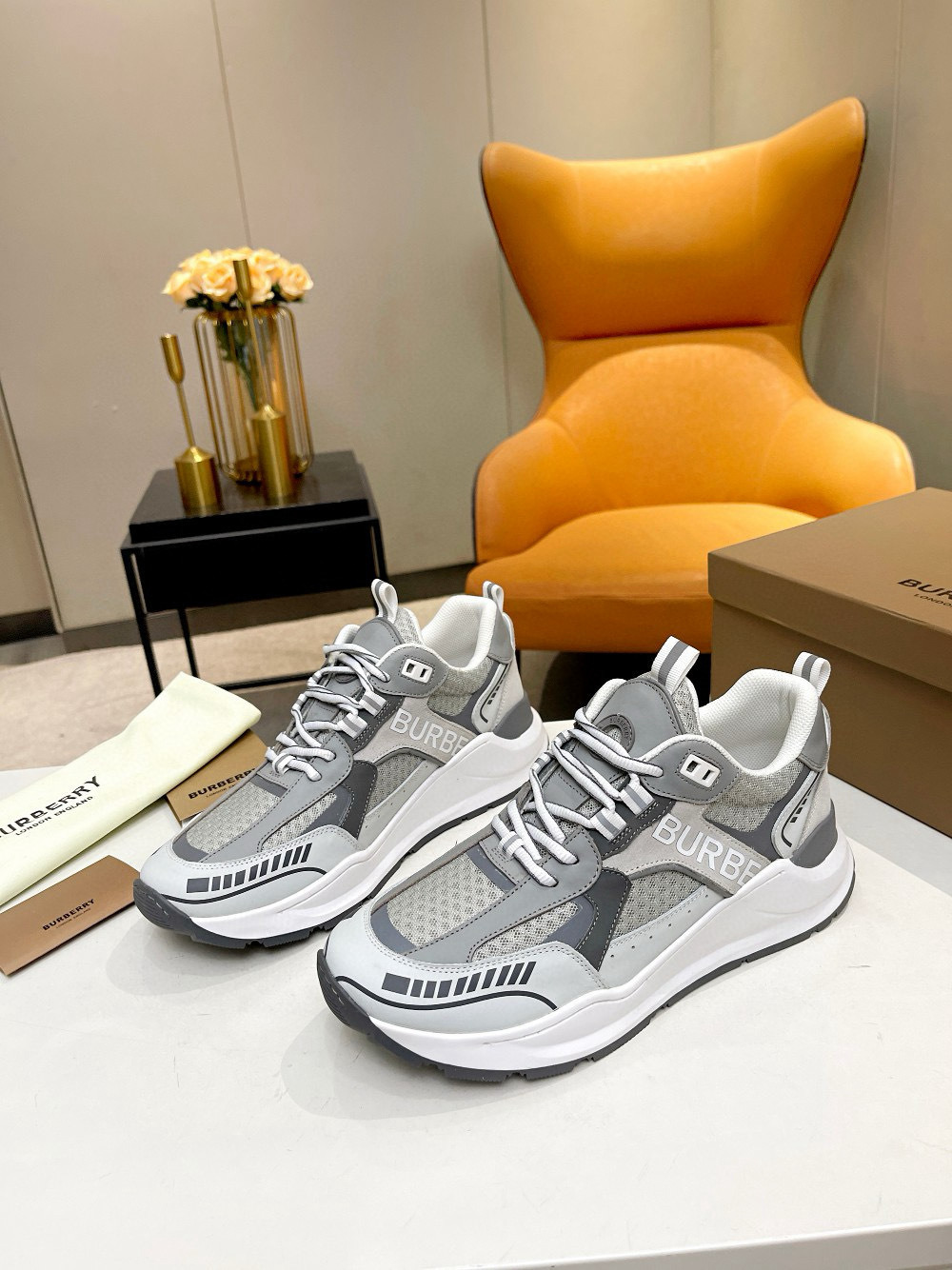 Shoe Burberry shoes — db8ca283 Angle 1