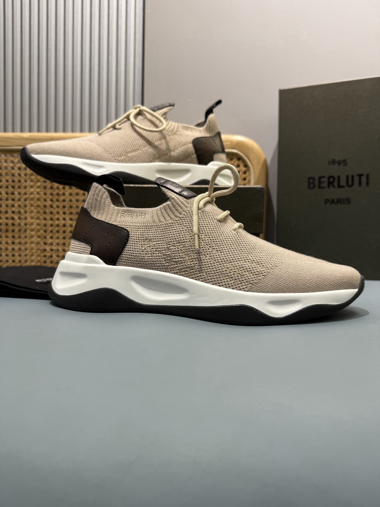 Shoe Burberry shoes — e3eb70f9 Angle 1
