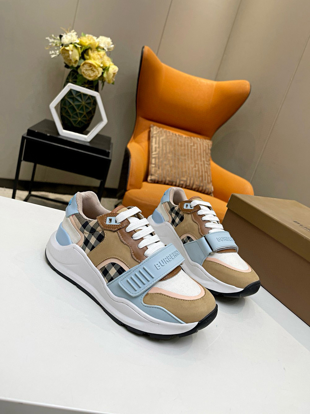 Shoe Burberry shoes — ea3d0456 Angle 1