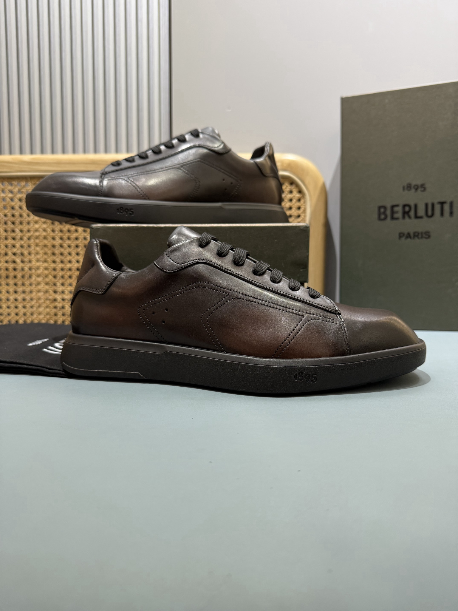 Shoe Burberry shoes — f9c9663d Angle 1