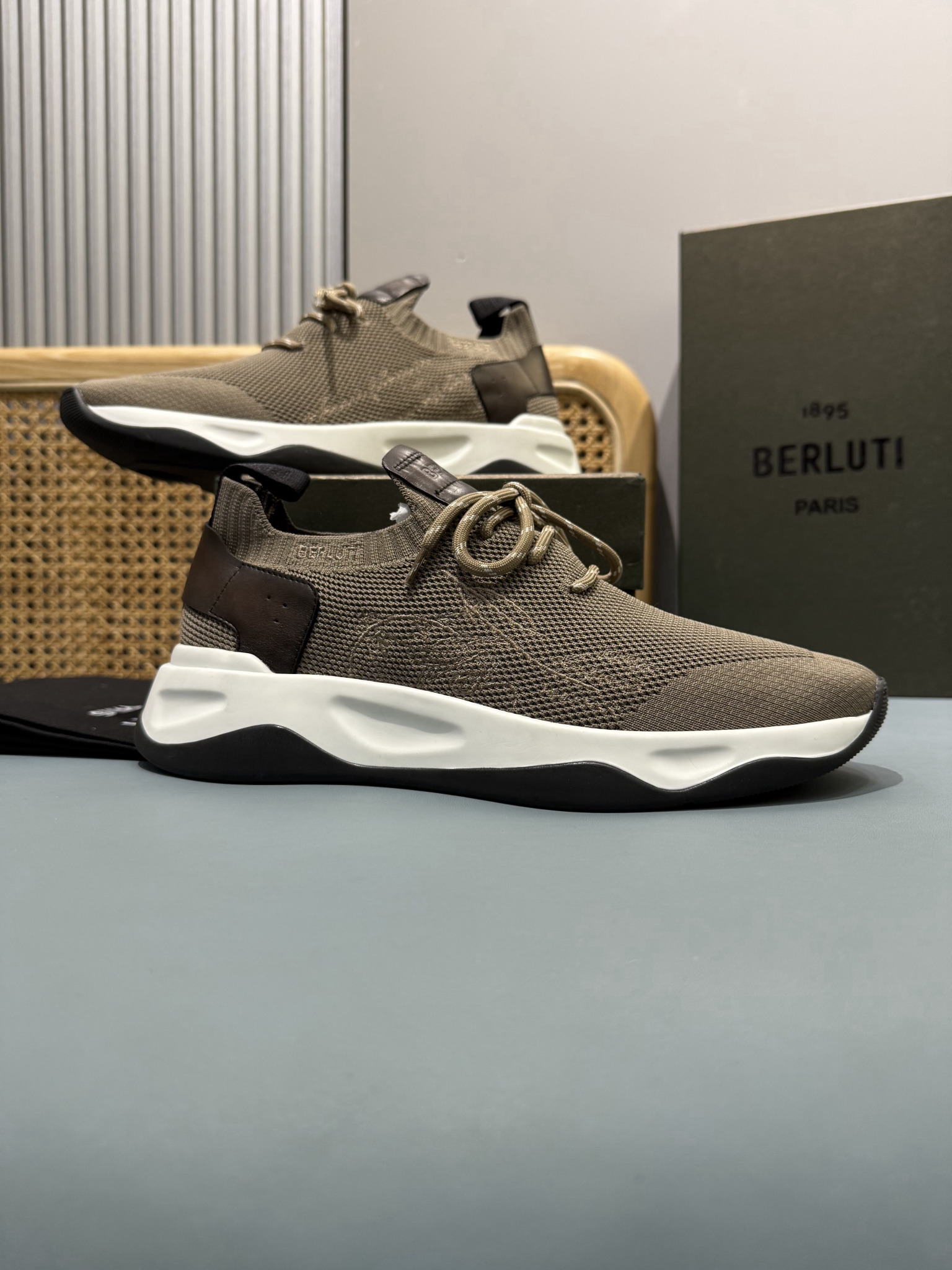 Shoe Burberry shoes — fdc2af62 Angle 1