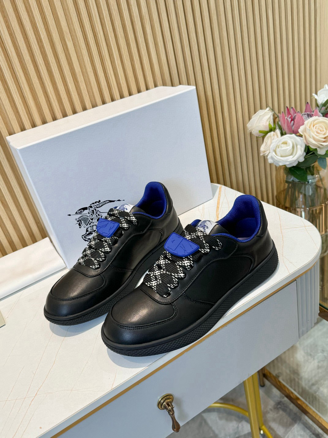 Shoe Burberry shoes — ffa40b93 Angle 1