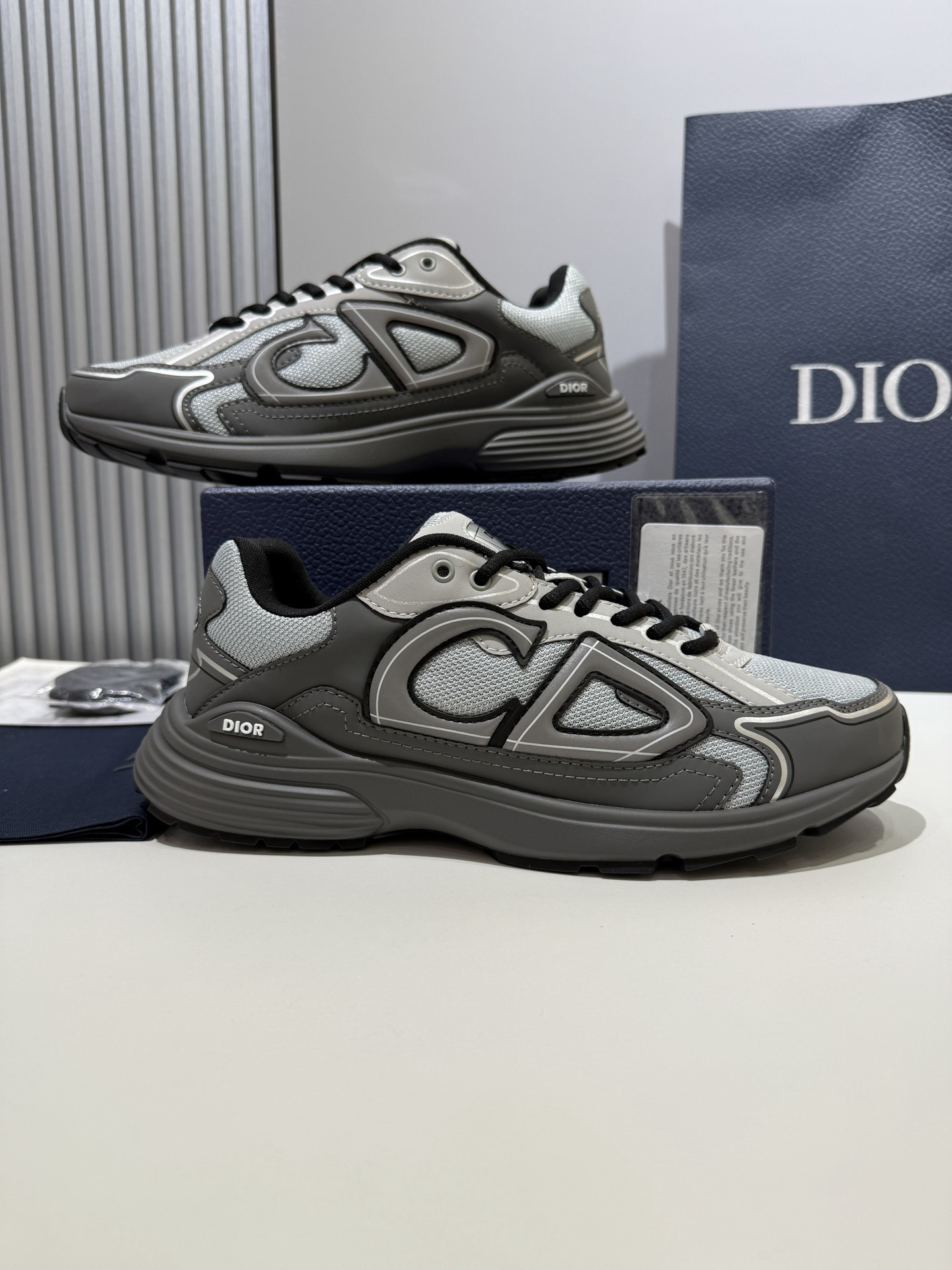 Shoe Dior Shoes — 556e9634 Angle 1